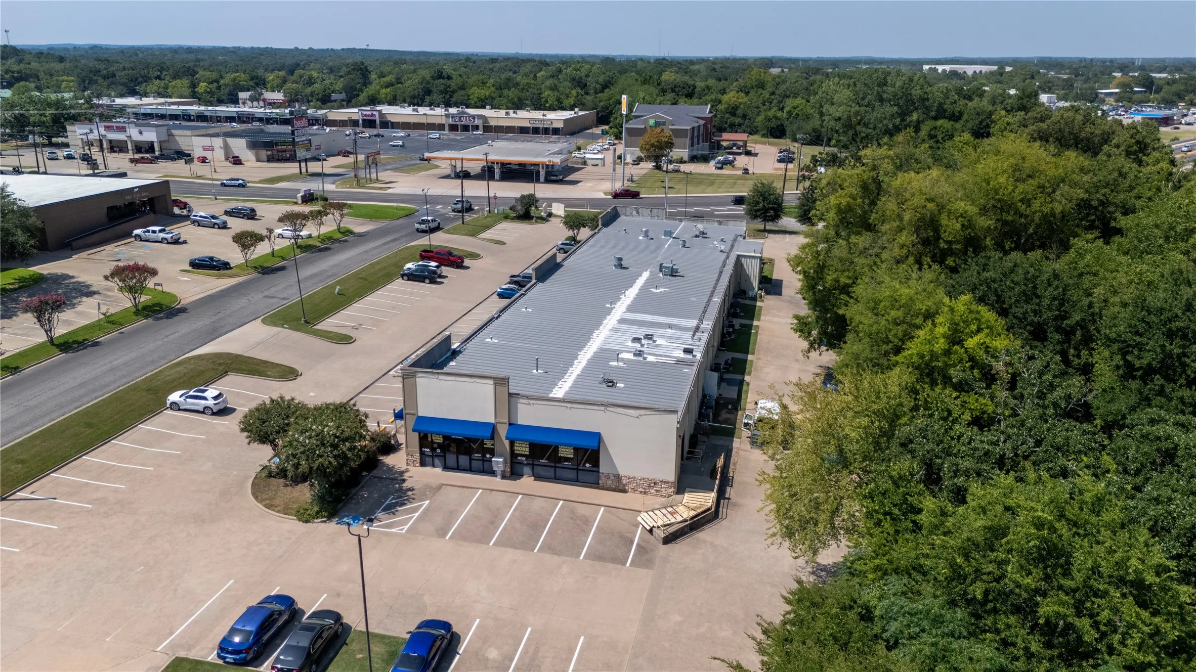Retail For Sale in Henderson County , 210/220 CRESTWAY Drive, Athens, Texas 75751, 0, 0, Garage spaces, 0 Sqft, built in 2006, mls#21353116, Real Estate Agent in Athens, Homes For Sale in Henderson county, Homes For Sale in Athens, Realtor in Athens Texas, Real Estate Brokerage Independent Realty Texas, Luminita Cordes Realtor