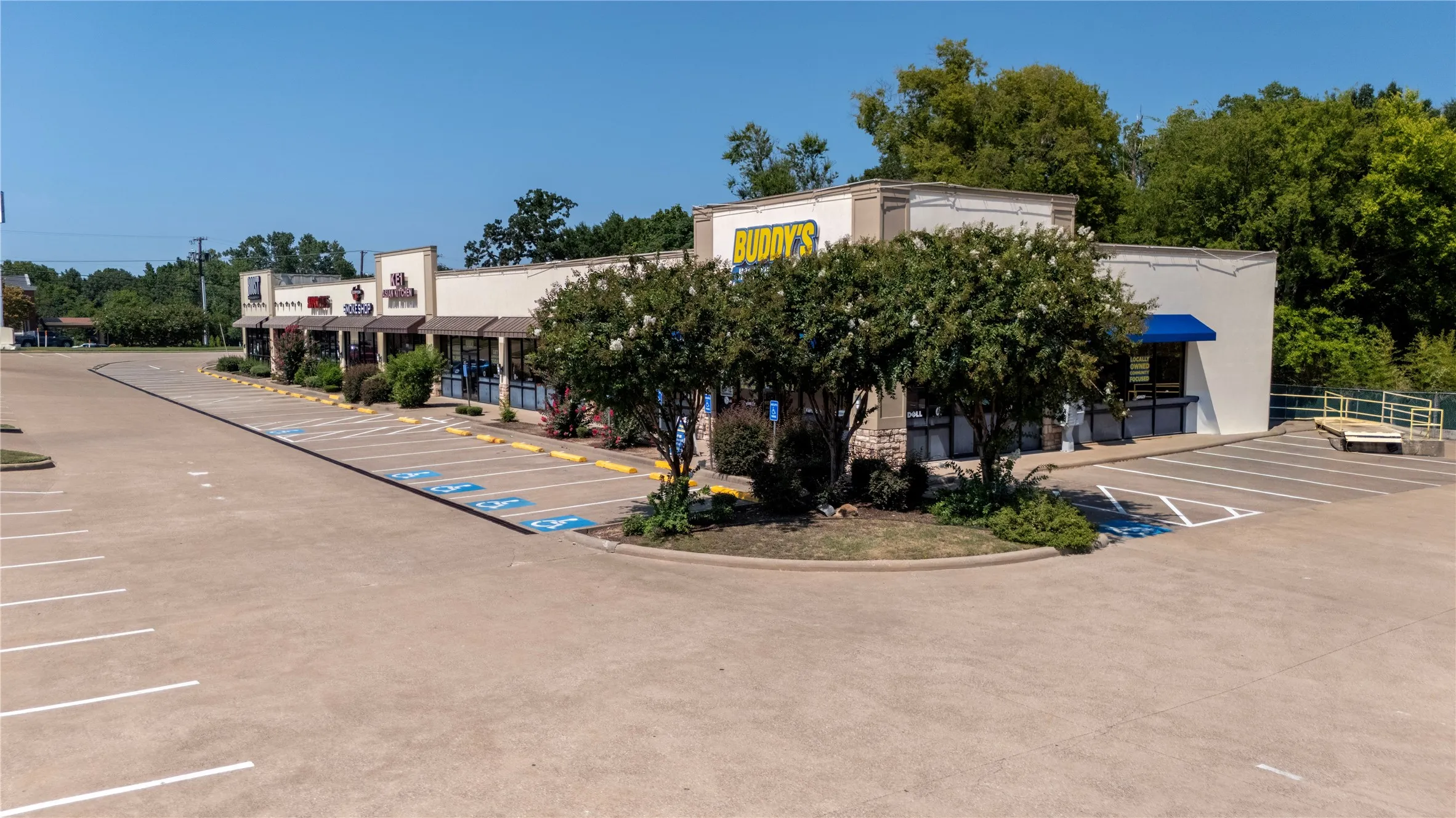 Retail For Sale in Henderson County , 210/220 CRESTWAY Drive, Athens, Texas 75751, 0, 0, Garage spaces, 0 Sqft, built in 2006, mls#21353116, Real Estate Agent in Athens, Homes For Sale in Henderson county, Homes For Sale in Athens, Realtor in Athens Texas, Real Estate Brokerage Independent Realty Texas, Luminita Cordes Realtor
