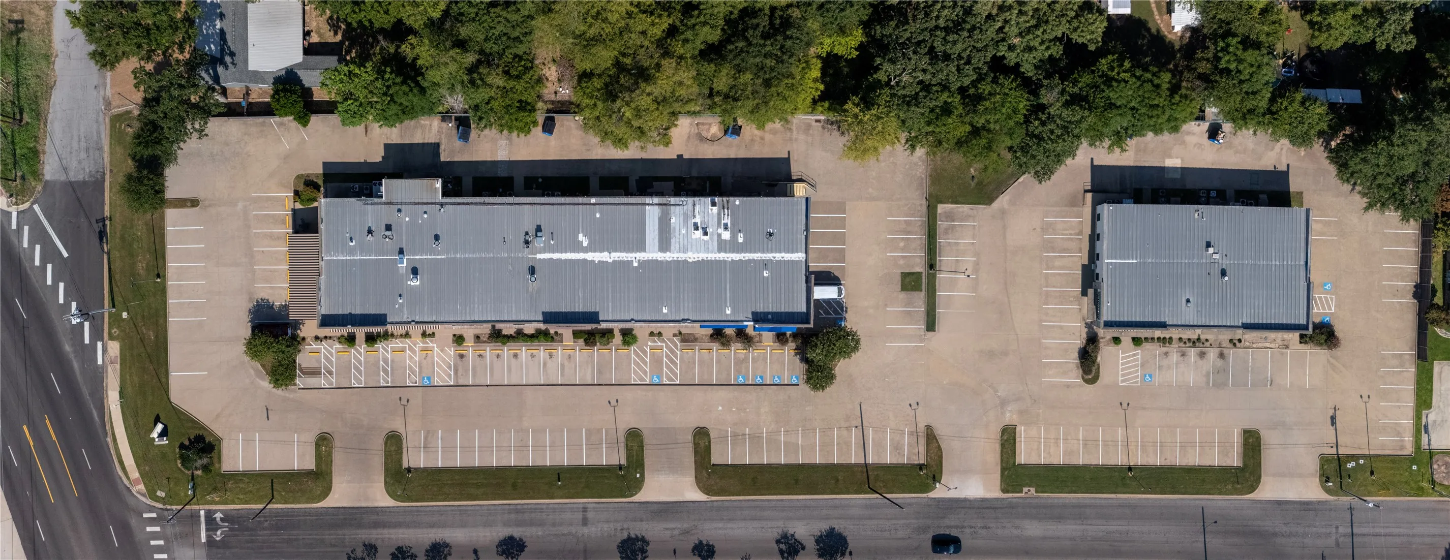 Retail For Sale in Henderson County , 210/220 CRESTWAY Drive, Athens, Texas 75751, 0, 0, Garage spaces, 0 Sqft, built in 2006, mls#21353116, Real Estate Agent in Athens, Homes For Sale in Henderson county, Homes For Sale in Athens, Realtor in Athens Texas, Real Estate Brokerage Independent Realty Texas, Luminita Cordes Realtor