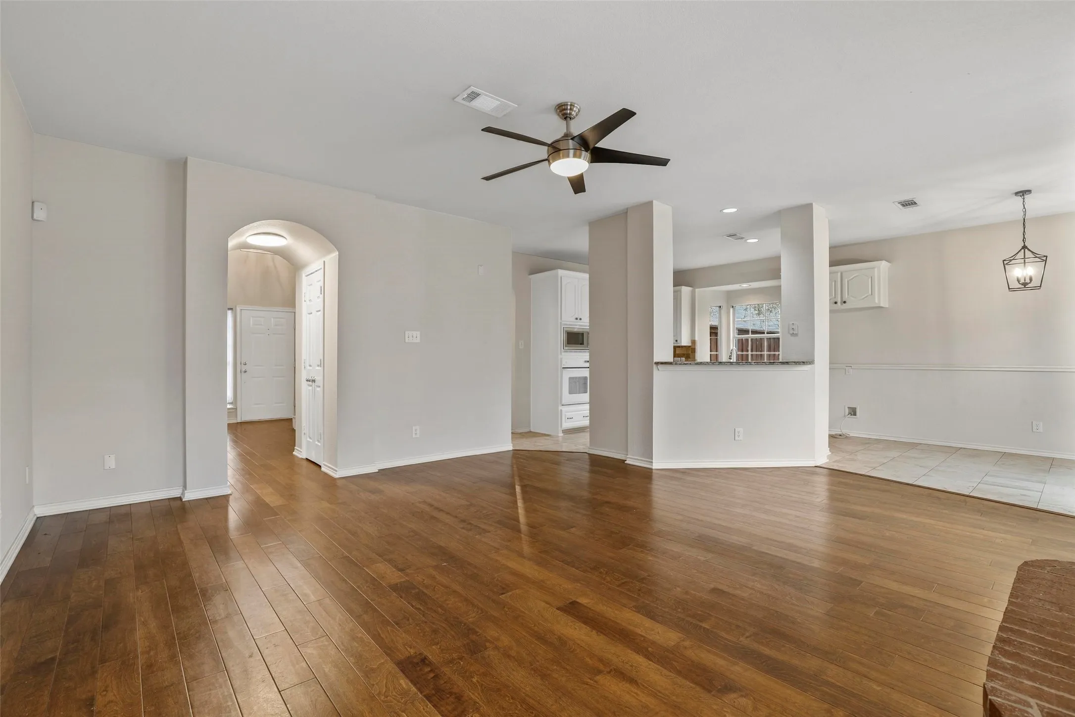 Single Family Residence For Rent in Collin County , 2810 Glenwick Court, Richardson, Texas 75082, 3 Bedroom, 3 Bathroom, 2 Garage spaces, 2,672 Sqft, built in 1997, mls#21358189, Real Estate Agent in Richardson, Homes For Rent in Collin county, Homes For Rent in Richardson, Realtor in Richardson Texas, Real Estate Brokerage Independent Realty Texas, Luminita Cordes Realtor