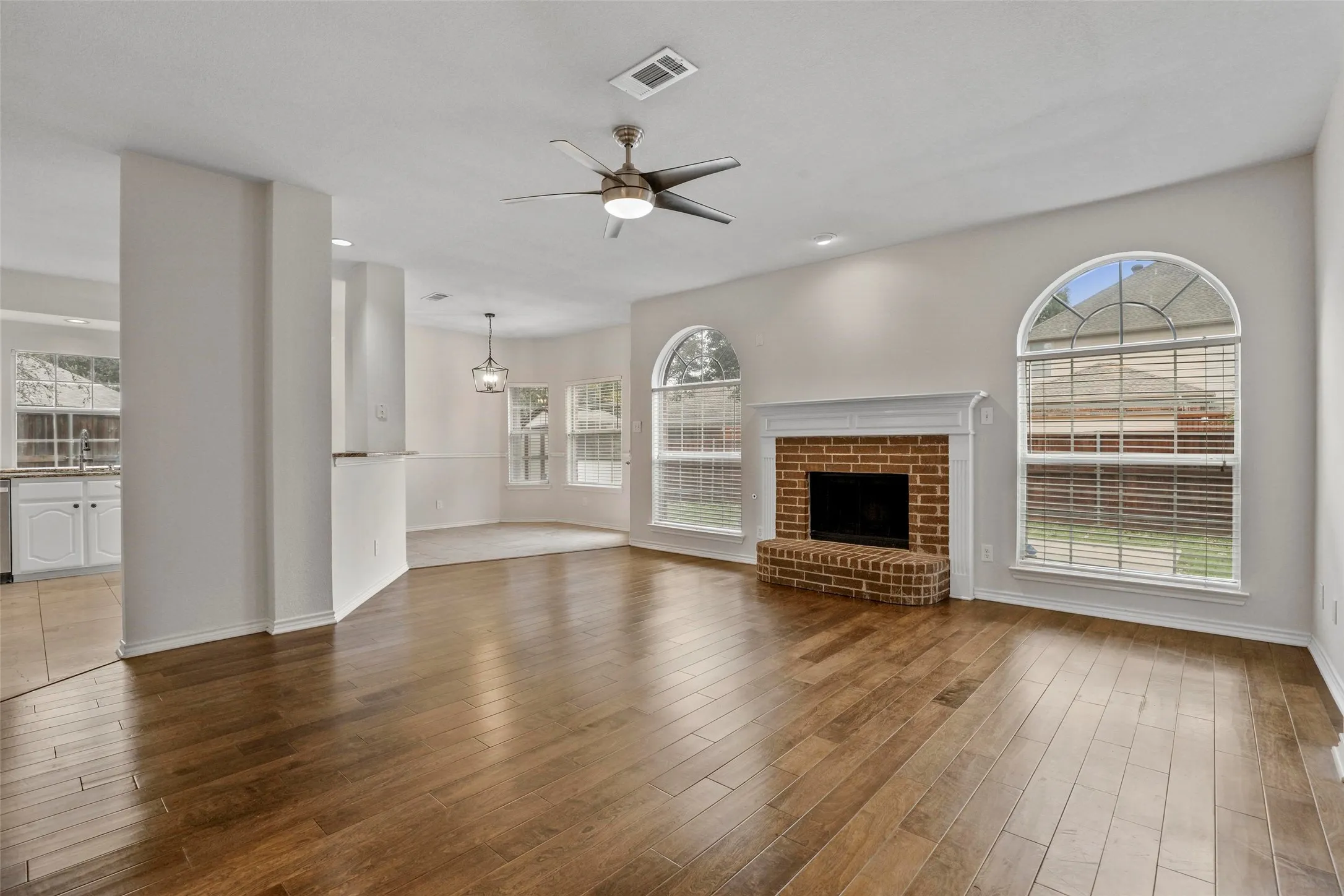 Single Family Residence For Rent in Collin County , 2810 Glenwick Court, Richardson, Texas 75082, 3 Bedroom, 3 Bathroom, 2 Garage spaces, 2,672 Sqft, built in 1997, mls#21358189, Real Estate Agent in Richardson, Homes For Rent in Collin county, Homes For Rent in Richardson, Realtor in Richardson Texas, Real Estate Brokerage Independent Realty Texas, Luminita Cordes Realtor