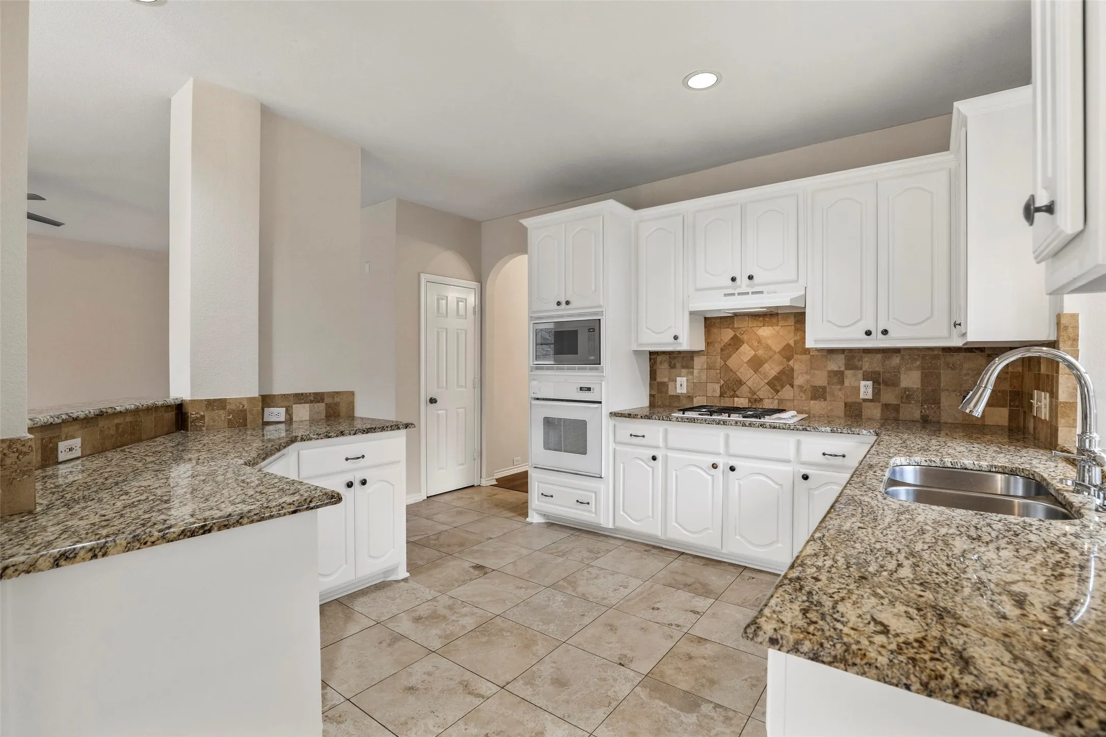 Single Family Residence For Rent in Collin County , 2810 Glenwick Court, Richardson, Texas 75082, 3 Bedroom, 3 Bathroom, 2 Garage spaces, 2,672 Sqft, built in 1997, mls#21358189, Real Estate Agent in Richardson, Homes For Rent in Collin county, Homes For Rent in Richardson, Realtor in Richardson Texas, Real Estate Brokerage Independent Realty Texas, Luminita Cordes Realtor