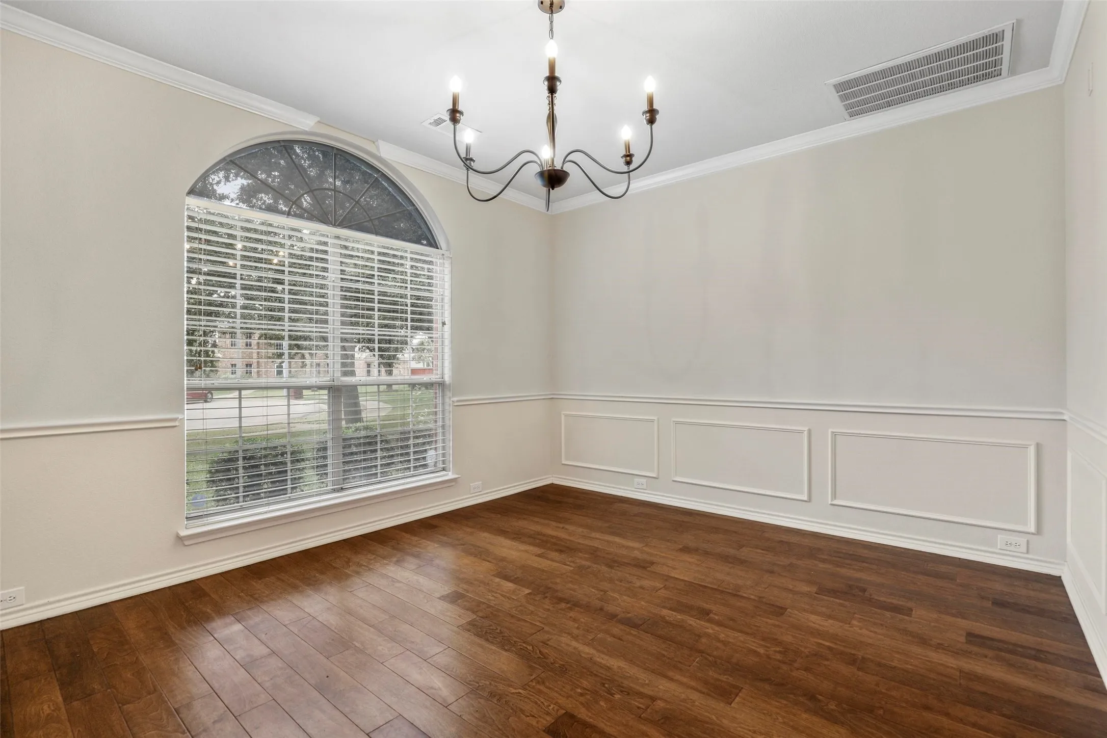 Single Family Residence For Rent in Collin County , 2810 Glenwick Court, Richardson, Texas 75082, 3 Bedroom, 3 Bathroom, 2 Garage spaces, 2,672 Sqft, built in 1997, mls#21358189, Real Estate Agent in Richardson, Homes For Rent in Collin county, Homes For Rent in Richardson, Realtor in Richardson Texas, Real Estate Brokerage Independent Realty Texas, Luminita Cordes Realtor