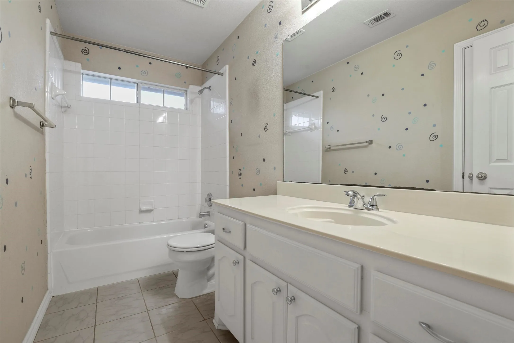Single Family Residence For Rent in Collin County , 2810 Glenwick Court, Richardson, Texas 75082, 3 Bedroom, 3 Bathroom, 2 Garage spaces, 2,672 Sqft, built in 1997, mls#21358189, Real Estate Agent in Richardson, Homes For Rent in Collin county, Homes For Rent in Richardson, Realtor in Richardson Texas, Real Estate Brokerage Independent Realty Texas, Luminita Cordes Realtor