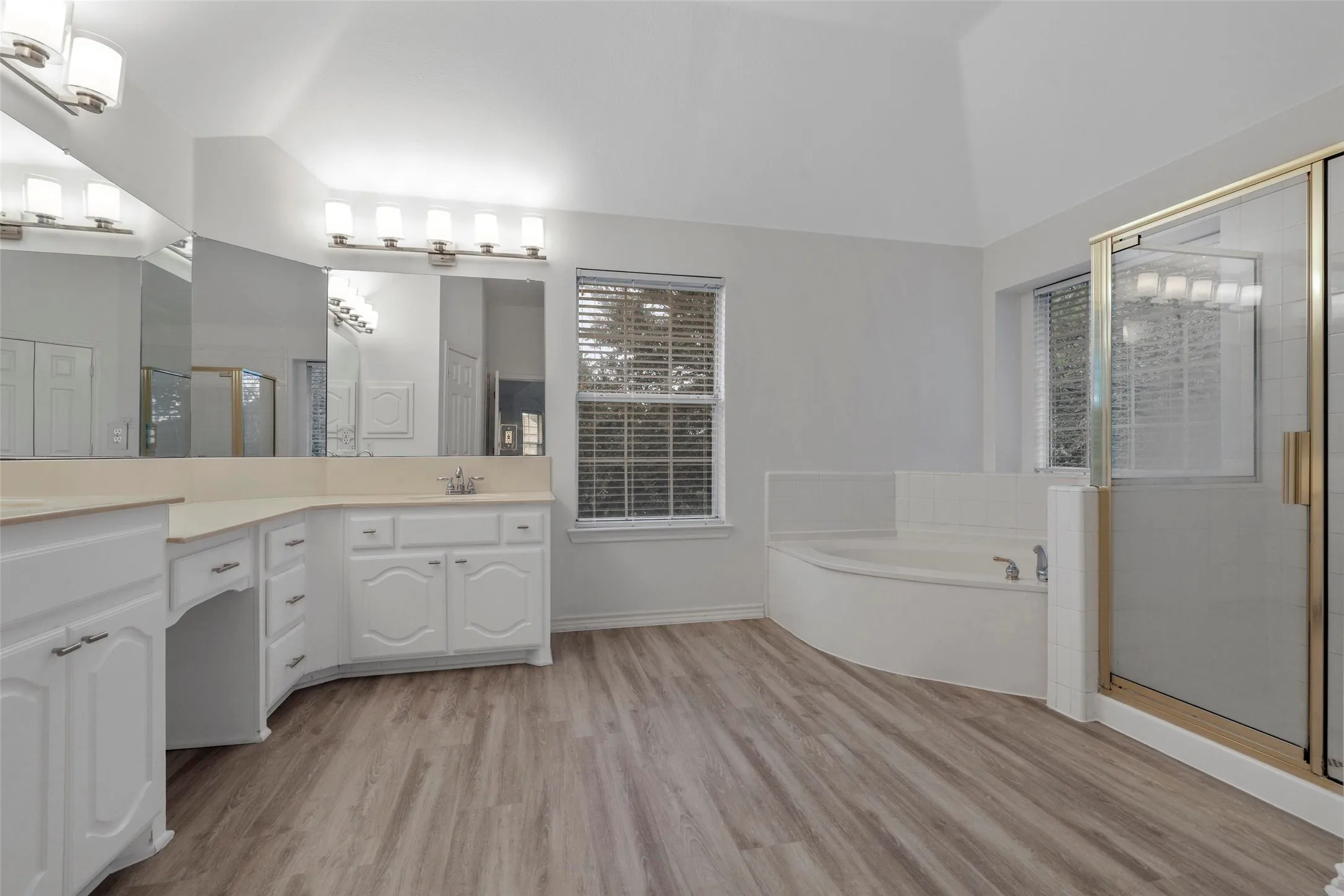 Single Family Residence For Rent in Collin County , 2810 Glenwick Court, Richardson, Texas 75082, 3 Bedroom, 3 Bathroom, 2 Garage spaces, 2,672 Sqft, built in 1997, mls#21358189, Real Estate Agent in Richardson, Homes For Rent in Collin county, Homes For Rent in Richardson, Realtor in Richardson Texas, Real Estate Brokerage Independent Realty Texas, Luminita Cordes Realtor