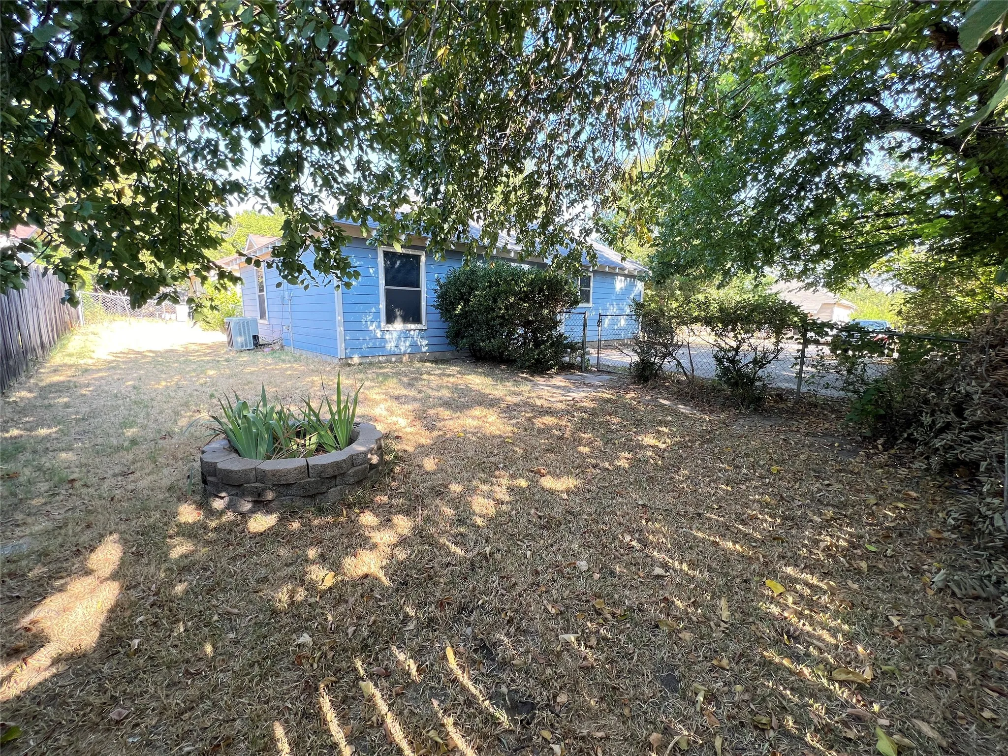 Single Family Residence For Rent in Wise County , 403 W Oak Street, Decatur, Texas 76234, 3 Bedroom, 2 Bathroom, Garage spaces, 1,140 Sqft, built in 2006, mls#21358192, Real Estate Agent in Decatur, Homes For Rent in Wise county, Homes For Rent in Decatur, Realtor in Decatur Texas, Real Estate Brokerage Independent Realty Texas, Luminita Cordes Realtor