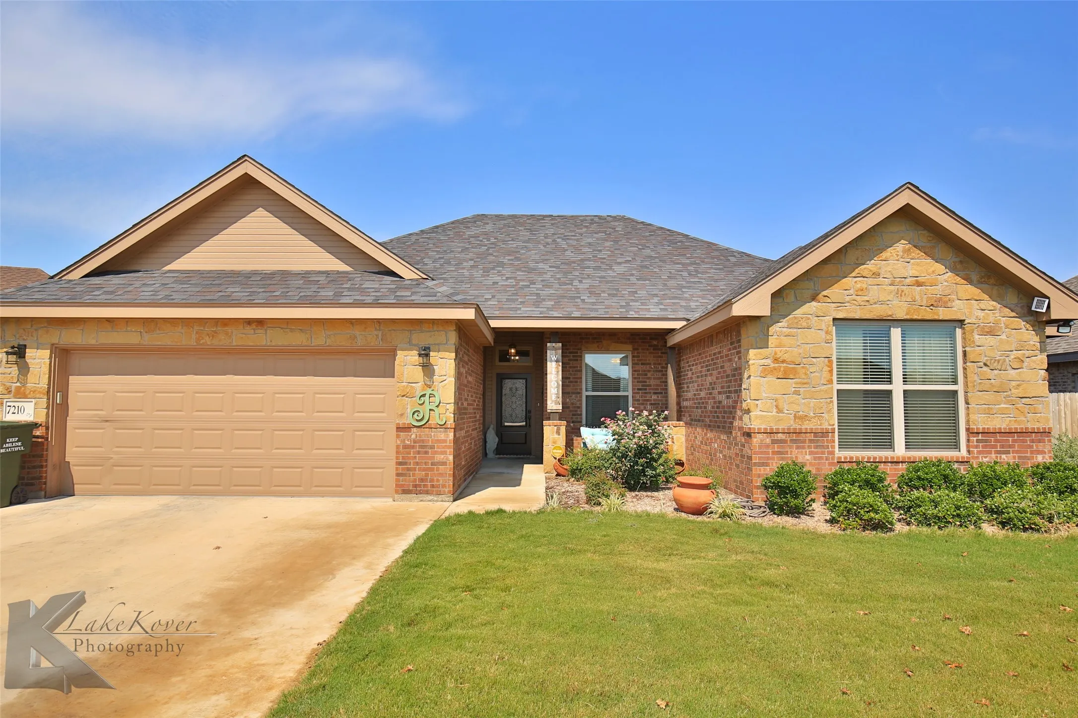 Single Family Residence For Sale in Taylor County , 7210 Raven Court, Abilene, Texas 79602, 4 Bedroom, 2 Bathroom, 2 Garage spaces, 2,010 Sqft, built in 2016, mls#21358193, Real Estate Agent in Abilene, Homes For Sale in Taylor county, Homes For Sale in Abilene, Realtor in Abilene Texas, Real Estate Brokerage Independent Realty Texas, Luminita Cordes Realtor