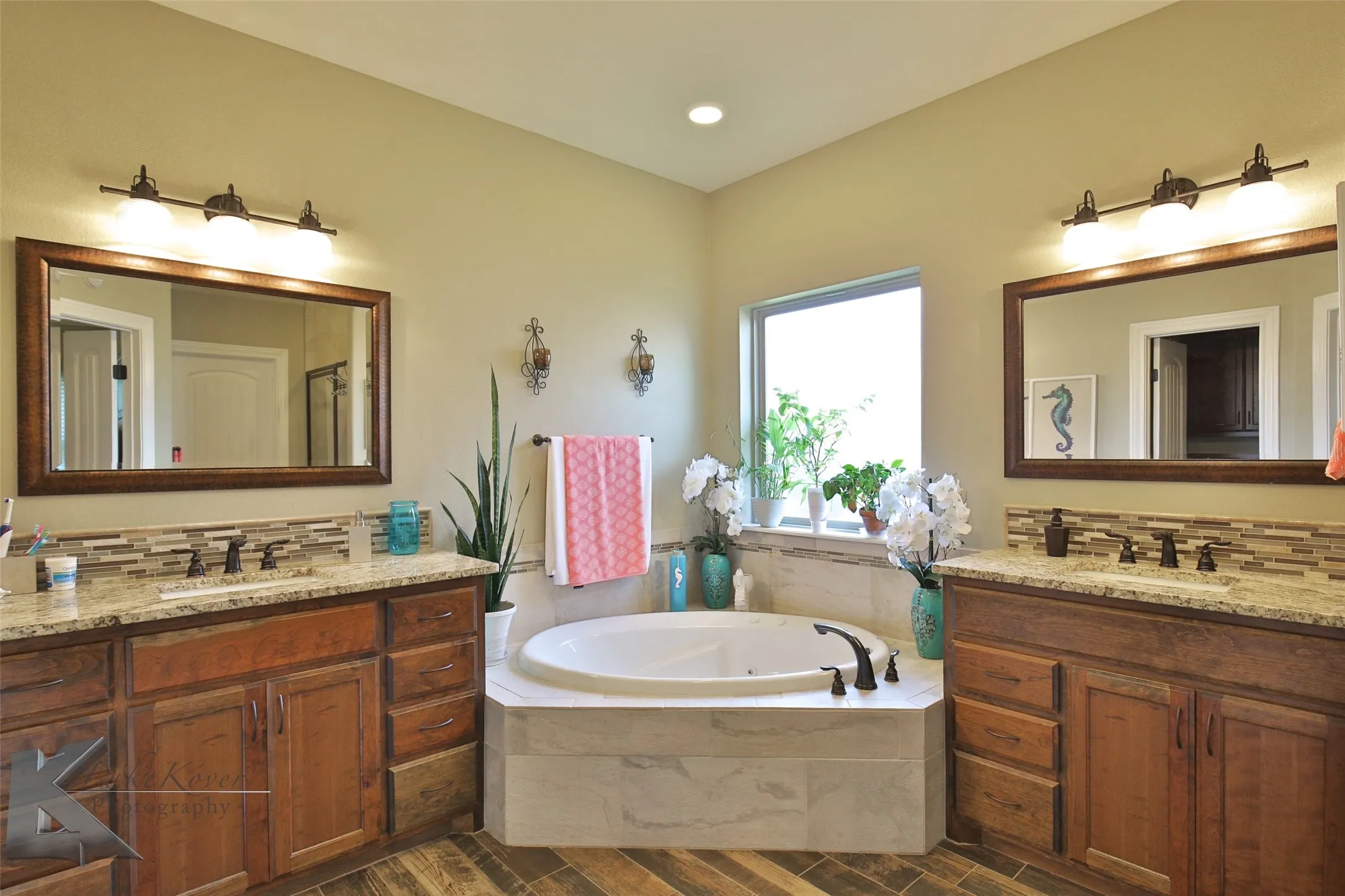 Single Family Residence For Sale in Taylor County , 7210 Raven Court, Abilene, Texas 79602, 4 Bedroom, 2 Bathroom, 2 Garage spaces, 2,010 Sqft, built in 2016, mls#21358193, Real Estate Agent in Abilene, Homes For Sale in Taylor county, Homes For Sale in Abilene, Realtor in Abilene Texas, Real Estate Brokerage Independent Realty Texas, Luminita Cordes Realtor