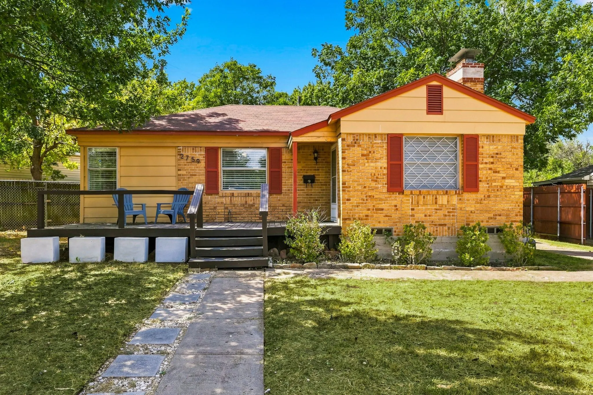 Single Family Residence For Sale in Dallas County , 2759 Avon Street, Dallas, Texas 75211, 2 Bedroom, 1 Bathroom, Garage spaces, 1,085 Sqft, built in 1945, mls#21356168, Real Estate Agent in Dallas, Homes For Sale in Dallas county, Homes For Sale in Dallas, Realtor in Dallas Texas, Real Estate Brokerage Independent Realty Texas, Luminita Cordes Realtor