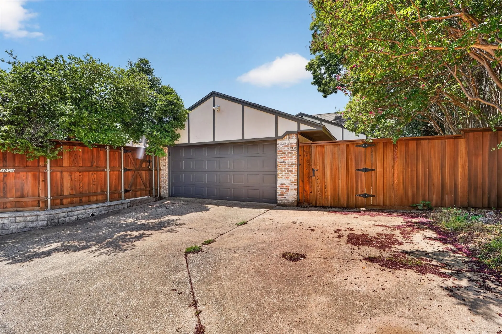Single Family Residence For Sale in Collin County , 2004 Hondo Drive, Plano, Texas 75074, 4 Bedroom, 3 Bathroom, 2 Garage spaces, 2,474 Sqft, built in 1978, mls#21355749, Real Estate Agent in Plano, Homes For Sale in Collin county, Homes For Sale in Plano, Realtor in Plano Texas, Real Estate Brokerage Independent Realty Texas, Luminita Cordes Realtor