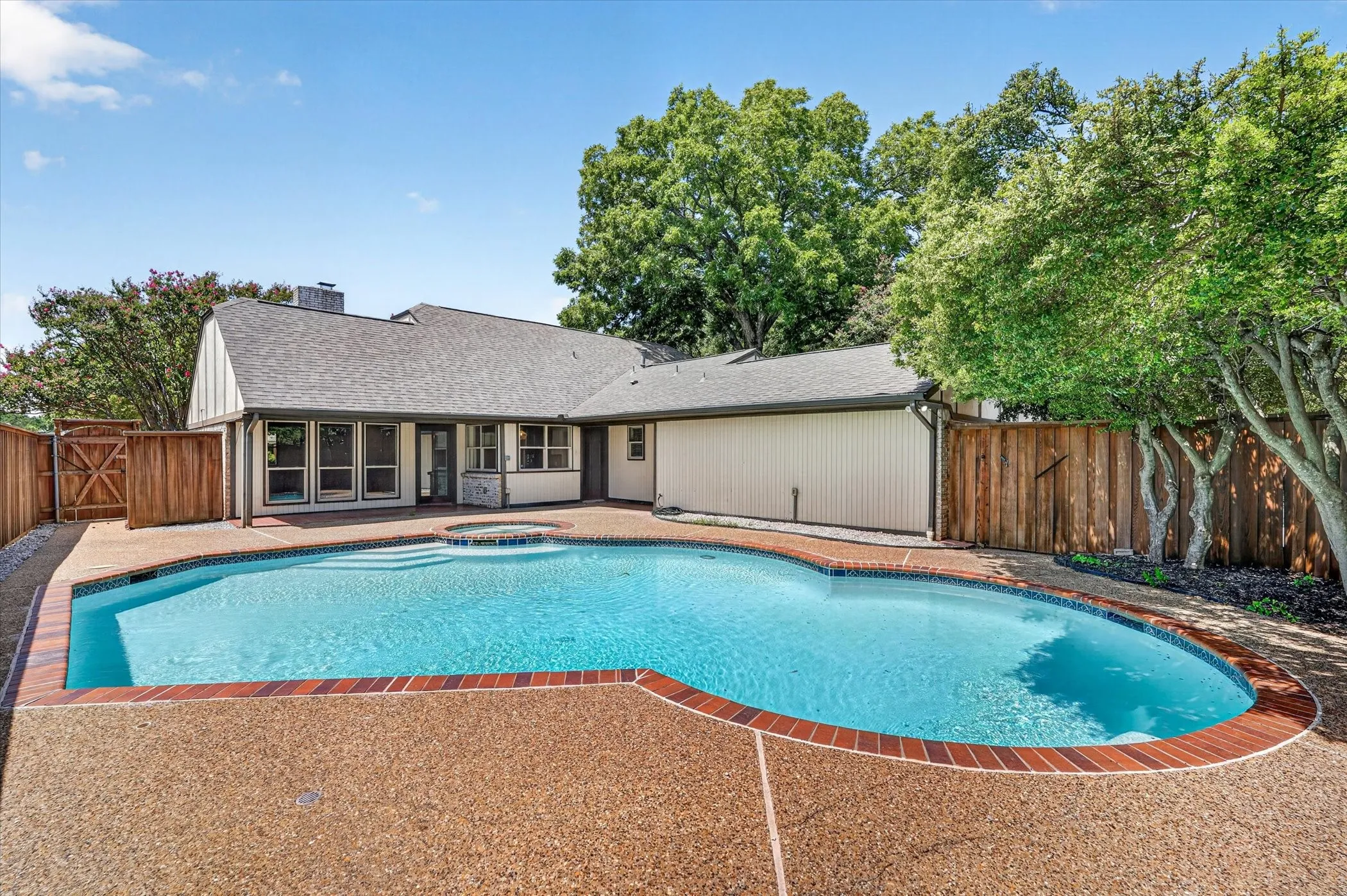 Single Family Residence For Sale in Collin County , 2004 Hondo Drive, Plano, Texas 75074, 4 Bedroom, 3 Bathroom, 2 Garage spaces, 2,474 Sqft, built in 1978, mls#21355749, Real Estate Agent in Plano, Homes For Sale in Collin county, Homes For Sale in Plano, Realtor in Plano Texas, Real Estate Brokerage Independent Realty Texas, Luminita Cordes Realtor