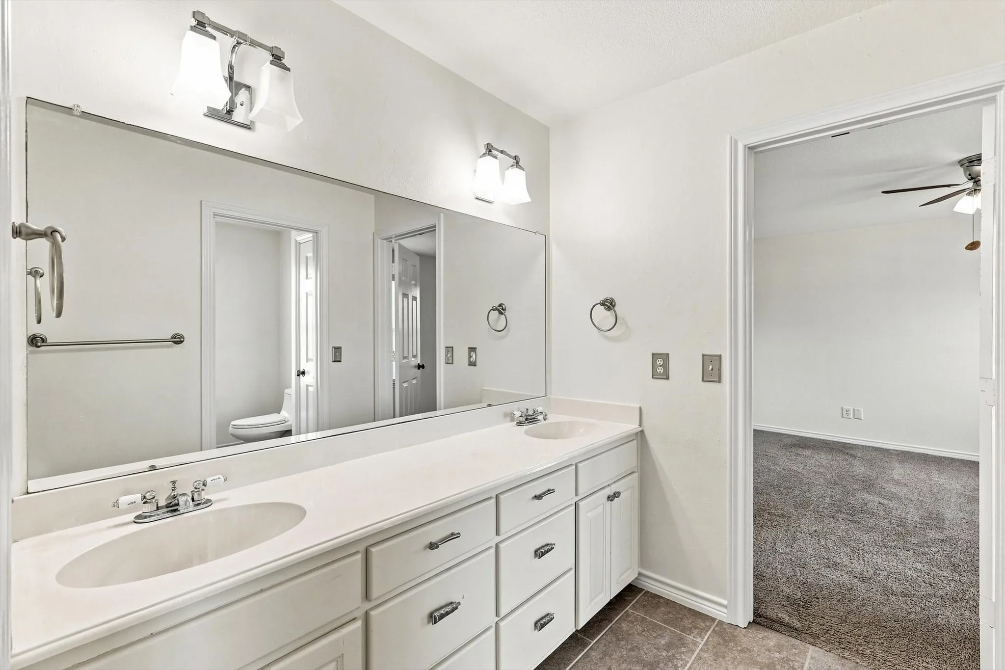 Upstairs shared bath