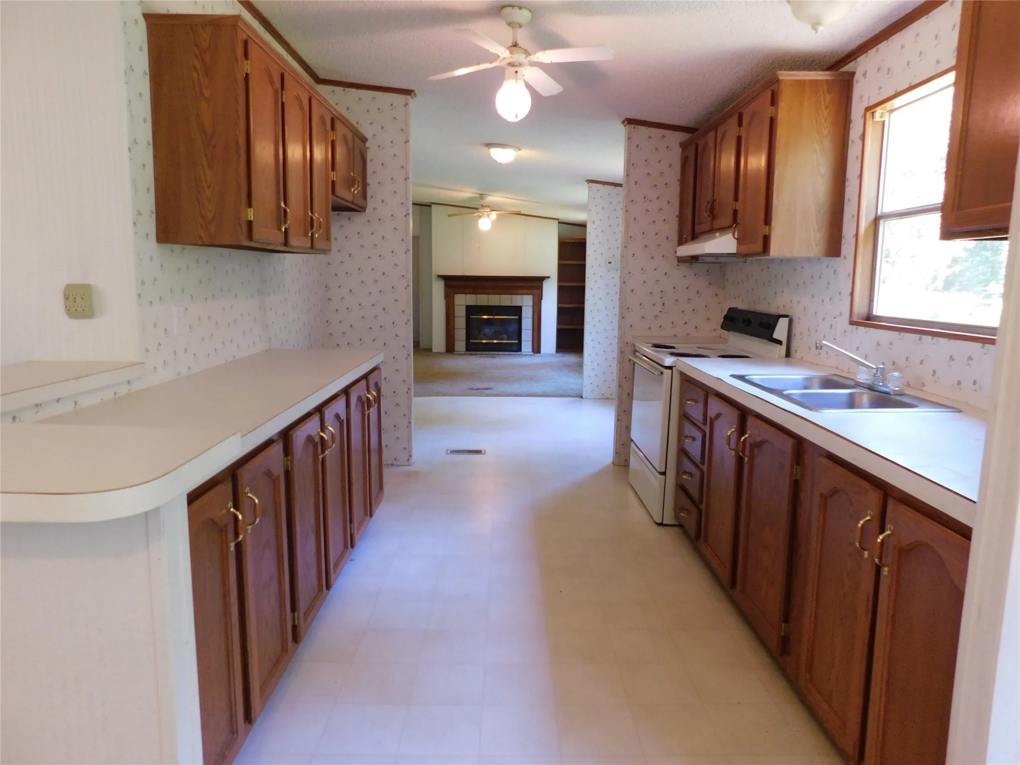 Manufactured Home For Sale in Van Zandt County , 13804 FM 279, Chandler, Texas 75758, 5 Bedroom, 2 Bathroom, Garage spaces, 2,128 Sqft, built in 1997, mls#21356776, Real Estate Agent in Chandler, Homes For Sale in Van Zandt county, Homes For Sale in Chandler, Realtor in Chandler Texas, Real Estate Brokerage Independent Realty Texas, Luminita Cordes Realtor