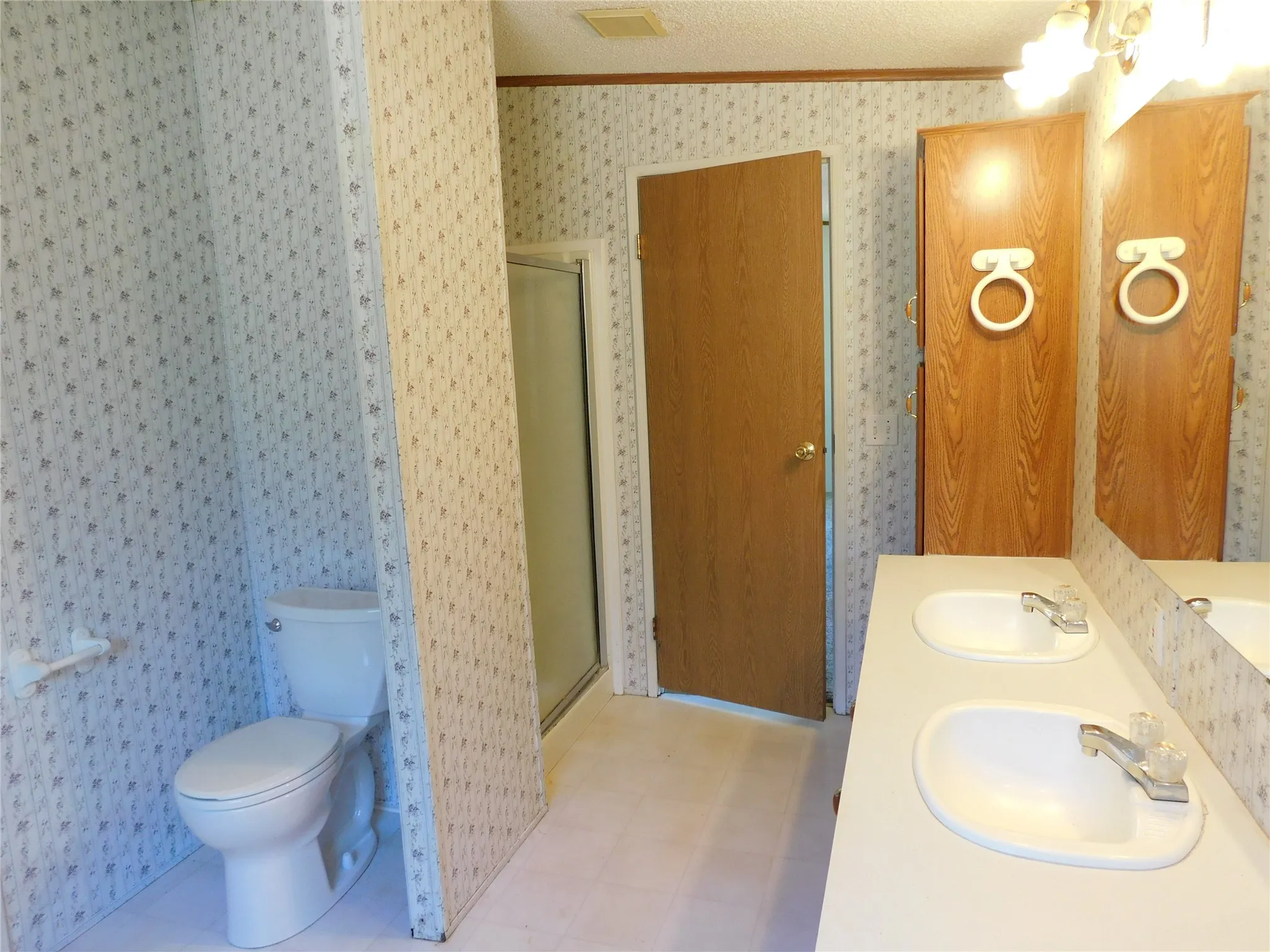 Manufactured Home For Sale in Van Zandt County , 13804 FM 279, Chandler, Texas 75758, 5 Bedroom, 2 Bathroom, Garage spaces, 2,128 Sqft, built in 1997, mls#21356776, Real Estate Agent in Chandler, Homes For Sale in Van Zandt county, Homes For Sale in Chandler, Realtor in Chandler Texas, Real Estate Brokerage Independent Realty Texas, Luminita Cordes Realtor