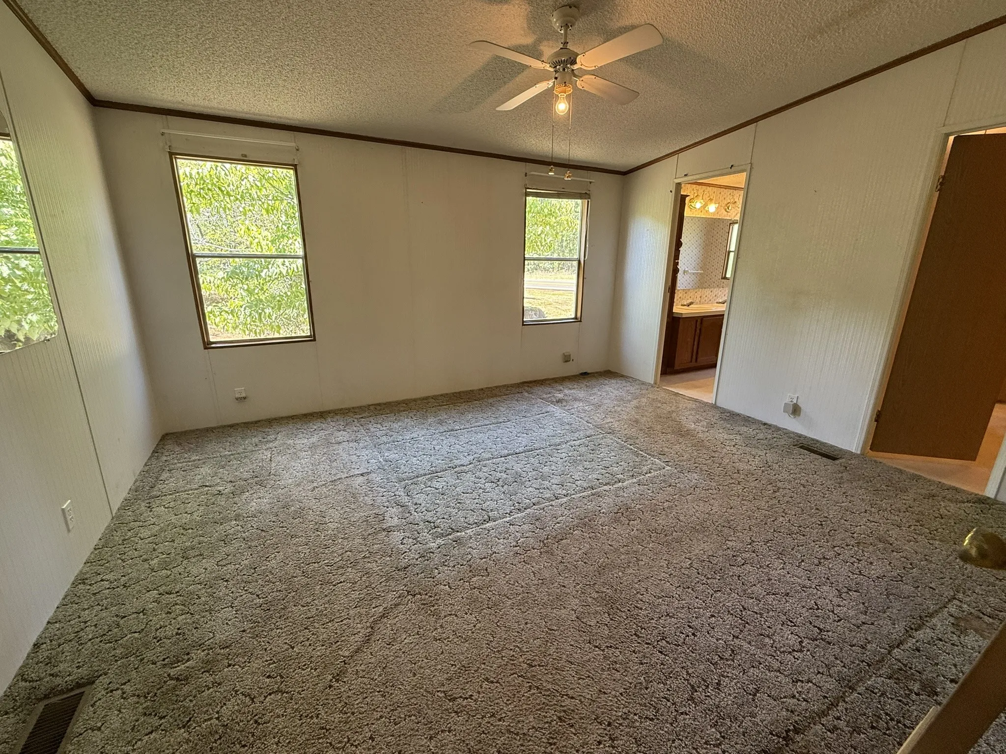 Manufactured Home For Sale in Van Zandt County , 13804 FM 279, Chandler, Texas 75758, 5 Bedroom, 2 Bathroom, Garage spaces, 2,128 Sqft, built in 1997, mls#21356776, Real Estate Agent in Chandler, Homes For Sale in Van Zandt county, Homes For Sale in Chandler, Realtor in Chandler Texas, Real Estate Brokerage Independent Realty Texas, Luminita Cordes Realtor