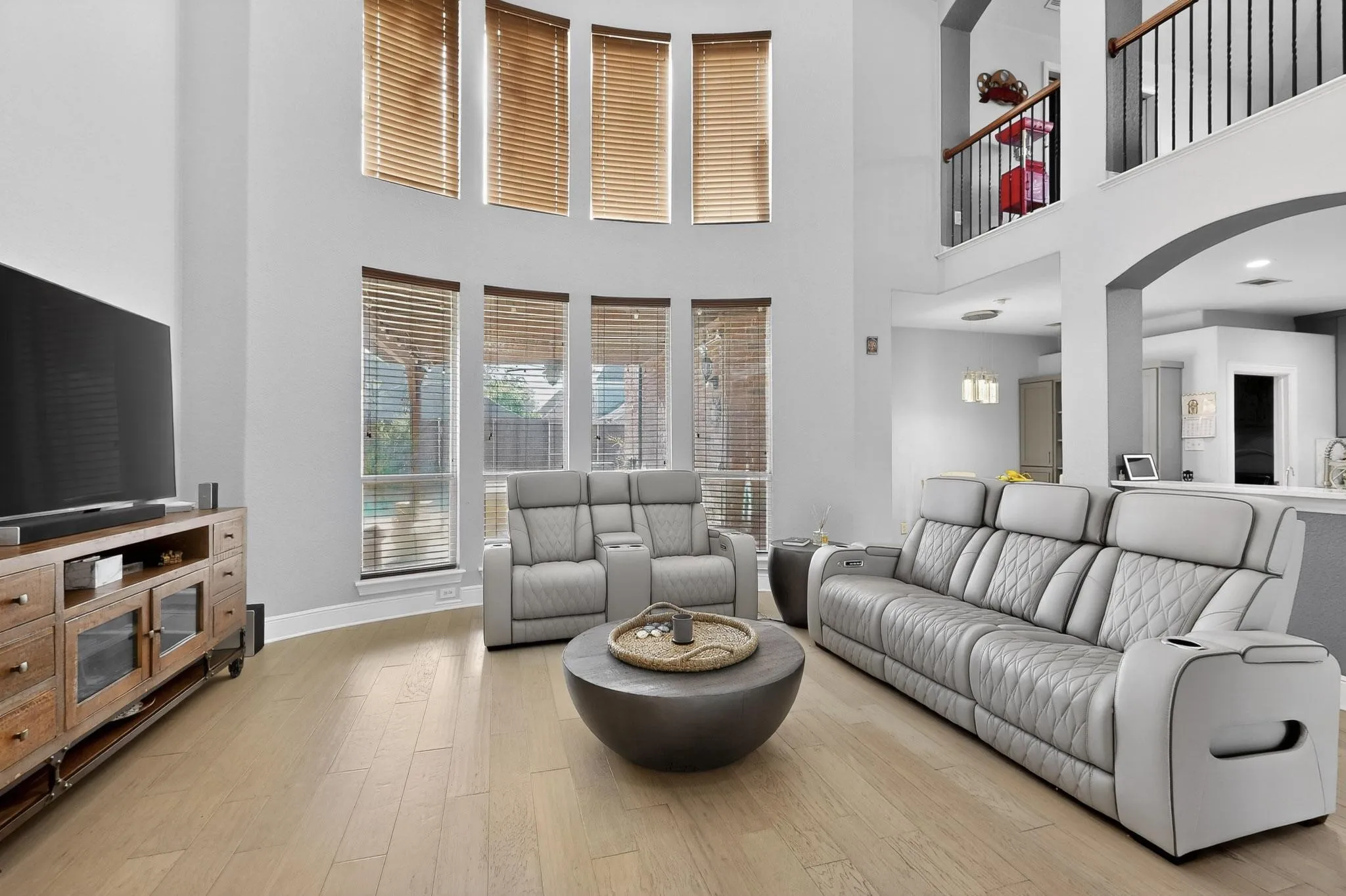 Single Family Residence For Sale in Collin County , 10051 Plainsman Lane, Frisco, Texas 75035, 4 Bedroom, 3 Bathroom, 2 Garage spaces, 3,535 Sqft, built in 2005, mls#21358218, Real Estate Agent in Frisco, Homes For Sale in Collin county, Homes For Sale in Frisco, Realtor in Frisco Texas, Real Estate Brokerage Independent Realty Texas, Luminita Cordes Realtor
