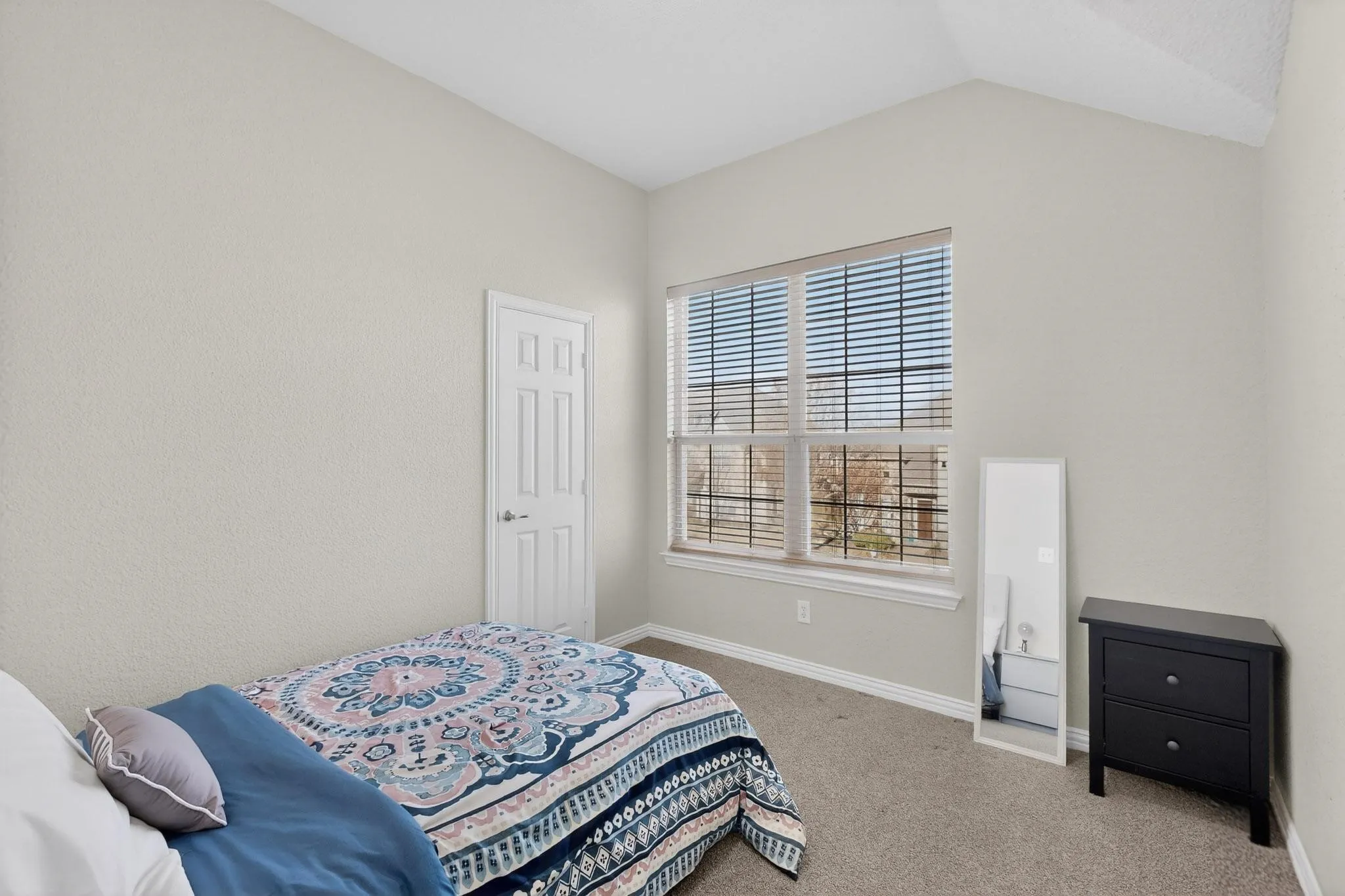 Single Family Residence For Sale in Collin County , 10051 Plainsman Lane, Frisco, Texas 75035, 4 Bedroom, 3 Bathroom, 2 Garage spaces, 3,535 Sqft, built in 2005, mls#21358218, Real Estate Agent in Frisco, Homes For Sale in Collin county, Homes For Sale in Frisco, Realtor in Frisco Texas, Real Estate Brokerage Independent Realty Texas, Luminita Cordes Realtor
