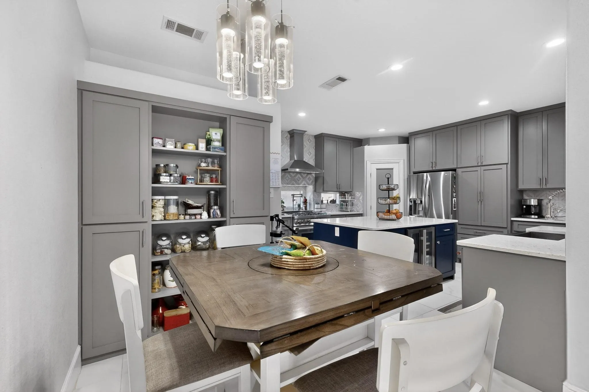 Single Family Residence For Sale in Collin County , 10051 Plainsman Lane, Frisco, Texas 75035, 4 Bedroom, 3 Bathroom, 2 Garage spaces, 3,535 Sqft, built in 2005, mls#21358218, Real Estate Agent in Frisco, Homes For Sale in Collin county, Homes For Sale in Frisco, Realtor in Frisco Texas, Real Estate Brokerage Independent Realty Texas, Luminita Cordes Realtor