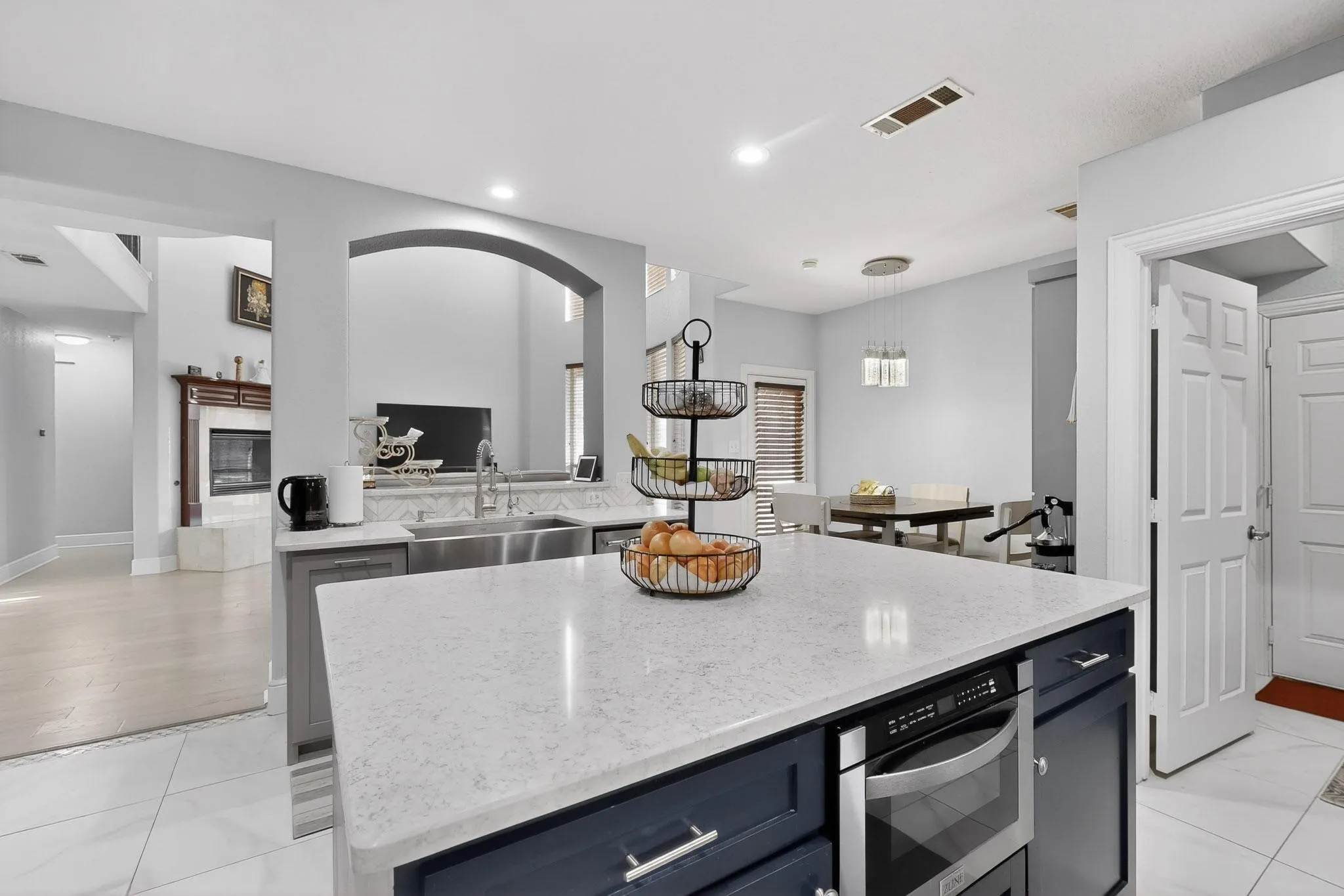 Single Family Residence For Sale in Collin County , 10051 Plainsman Lane, Frisco, Texas 75035, 4 Bedroom, 3 Bathroom, 2 Garage spaces, 3,535 Sqft, built in 2005, mls#21358218, Real Estate Agent in Frisco, Homes For Sale in Collin county, Homes For Sale in Frisco, Realtor in Frisco Texas, Real Estate Brokerage Independent Realty Texas, Luminita Cordes Realtor