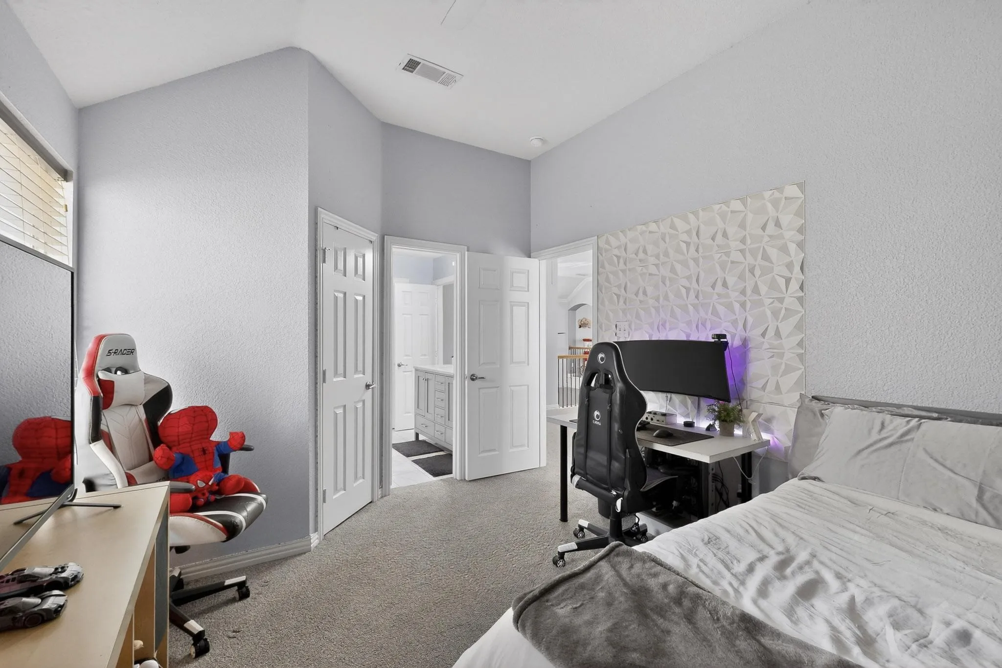 Single Family Residence For Sale in Collin County , 10051 Plainsman Lane, Frisco, Texas 75035, 4 Bedroom, 3 Bathroom, 2 Garage spaces, 3,535 Sqft, built in 2005, mls#21358218, Real Estate Agent in Frisco, Homes For Sale in Collin county, Homes For Sale in Frisco, Realtor in Frisco Texas, Real Estate Brokerage Independent Realty Texas, Luminita Cordes Realtor