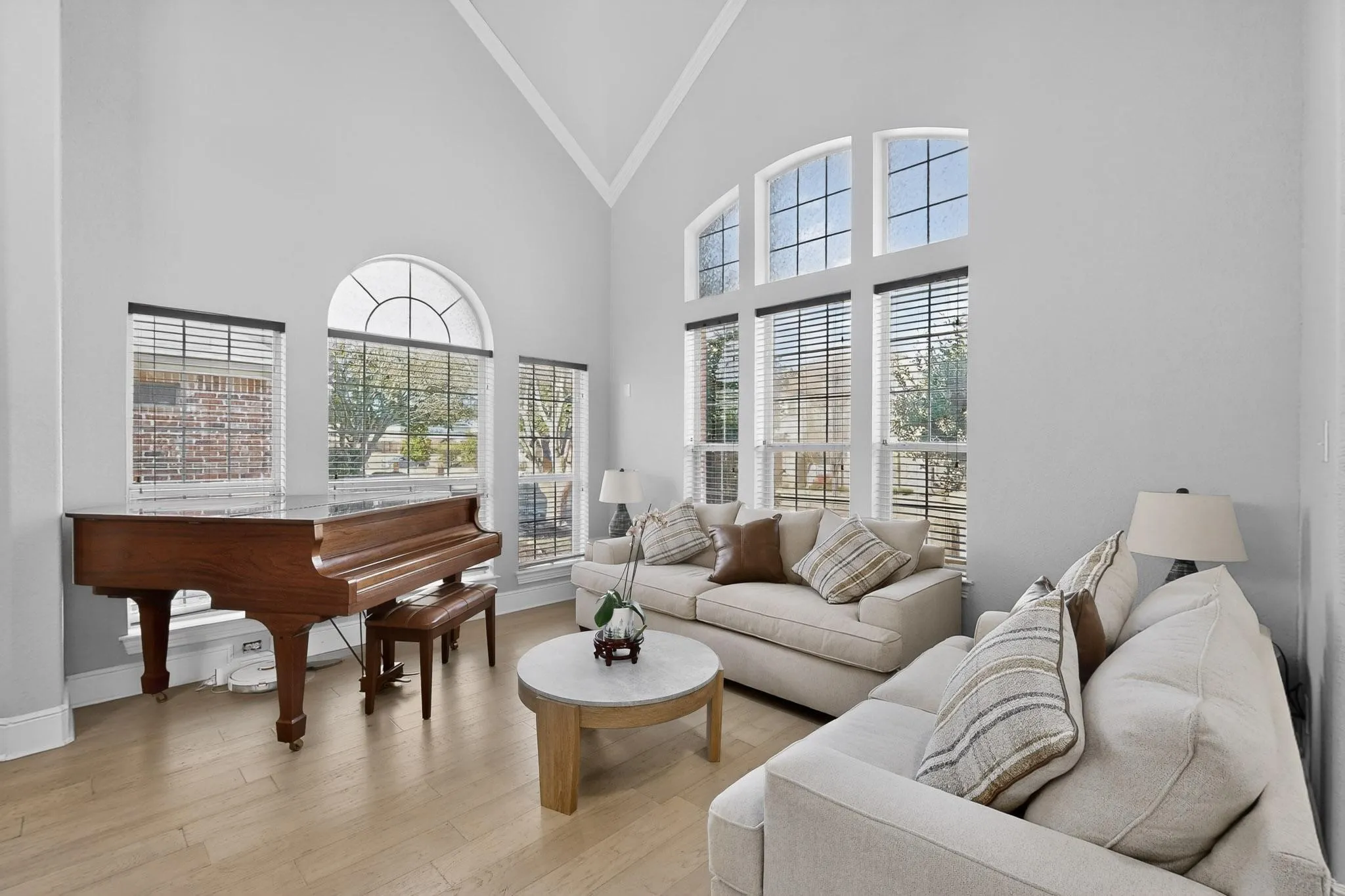 Single Family Residence For Sale in Collin County , 10051 Plainsman Lane, Frisco, Texas 75035, 4 Bedroom, 3 Bathroom, 2 Garage spaces, 3,535 Sqft, built in 2005, mls#21358218, Real Estate Agent in Frisco, Homes For Sale in Collin county, Homes For Sale in Frisco, Realtor in Frisco Texas, Real Estate Brokerage Independent Realty Texas, Luminita Cordes Realtor