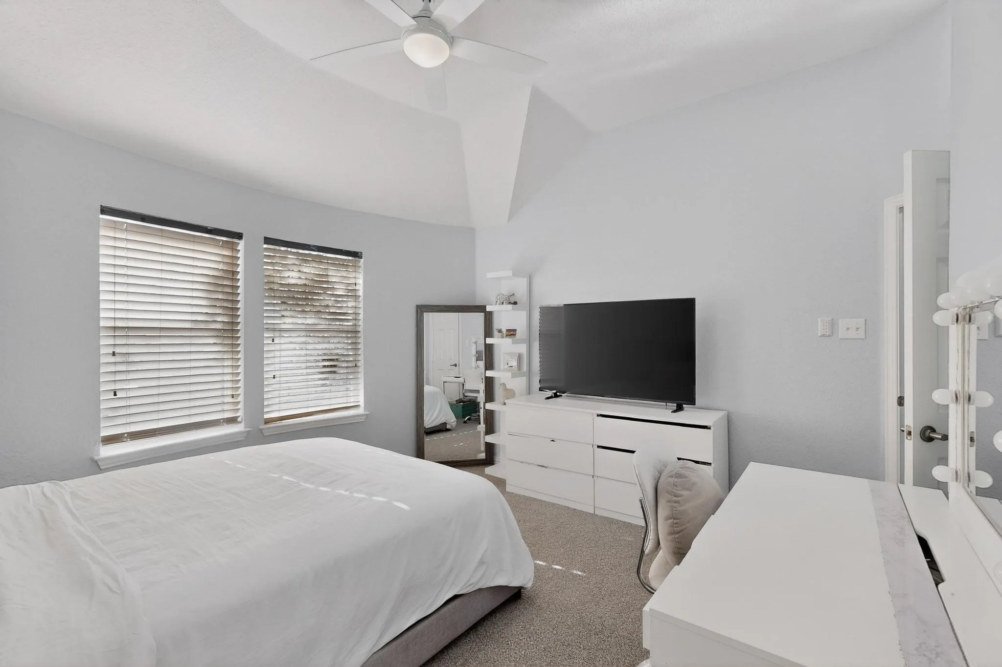 Single Family Residence For Sale in Collin County , 10051 Plainsman Lane, Frisco, Texas 75035, 4 Bedroom, 3 Bathroom, 2 Garage spaces, 3,535 Sqft, built in 2005, mls#21358218, Real Estate Agent in Frisco, Homes For Sale in Collin county, Homes For Sale in Frisco, Realtor in Frisco Texas, Real Estate Brokerage Independent Realty Texas, Luminita Cordes Realtor