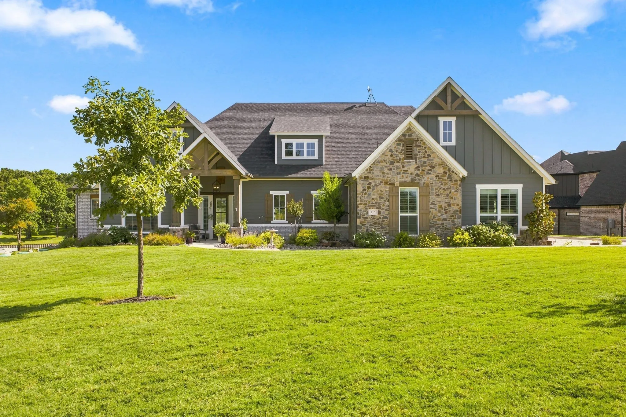 Single Family Residence For Sale in Navarro County , 215 Tonkawa Trail, Corsicana, Texas 75109, 3 Bedroom, 3 Bathroom, 3 Garage spaces, 2,609 Sqft, built in 2022, mls#21357723, Real Estate Agent in Corsicana, Homes For Sale in Navarro county, Homes For Sale in Corsicana, Realtor in Corsicana Texas, Real Estate Brokerage Independent Realty Texas, Luminita Cordes Realtor