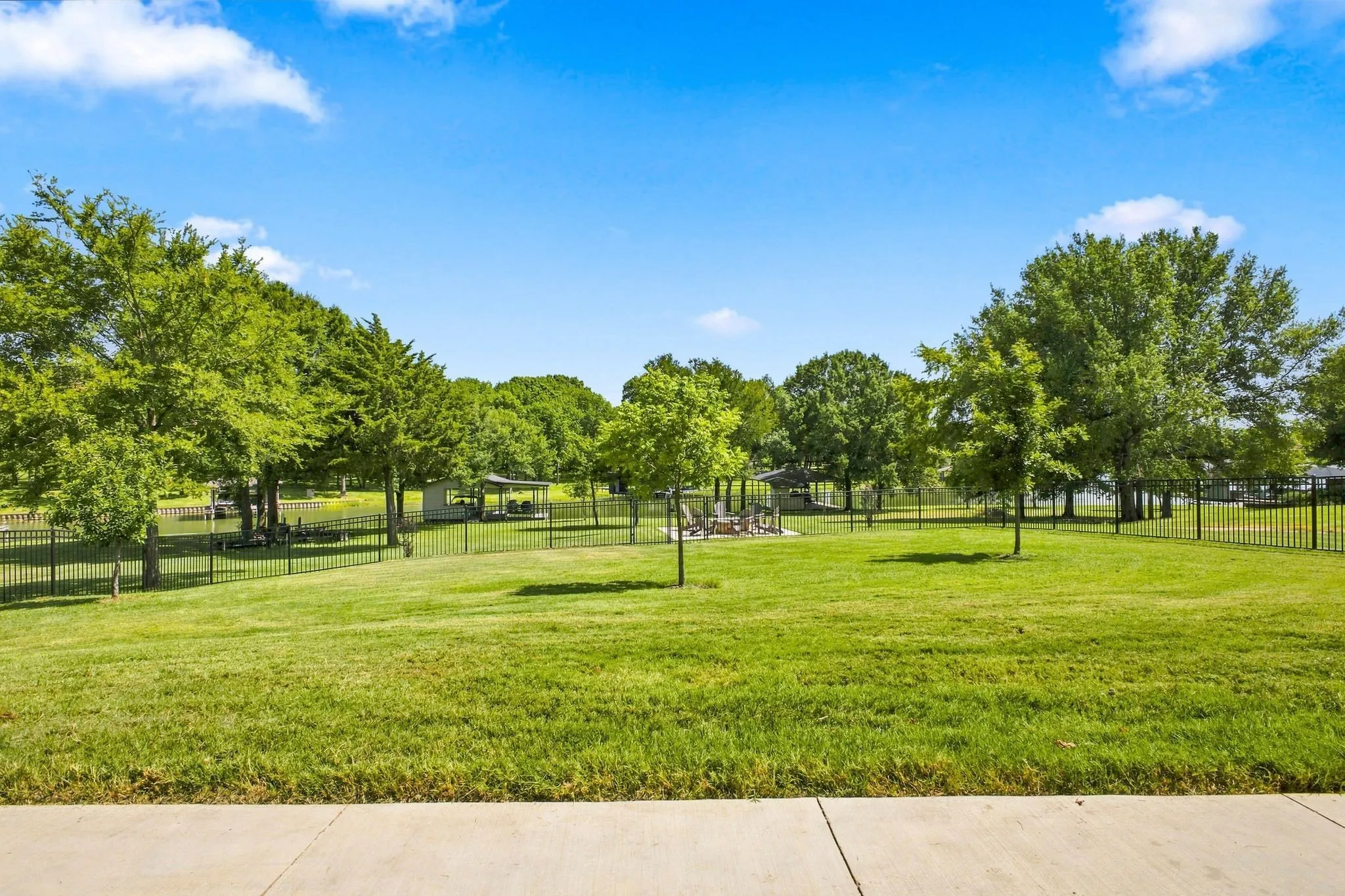 Single Family Residence For Sale in Navarro County , 215 Tonkawa Trail, Corsicana, Texas 75109, 3 Bedroom, 3 Bathroom, 3 Garage spaces, 2,609 Sqft, built in 2022, mls#21357723, Real Estate Agent in Corsicana, Homes For Sale in Navarro county, Homes For Sale in Corsicana, Realtor in Corsicana Texas, Real Estate Brokerage Independent Realty Texas, Luminita Cordes Realtor