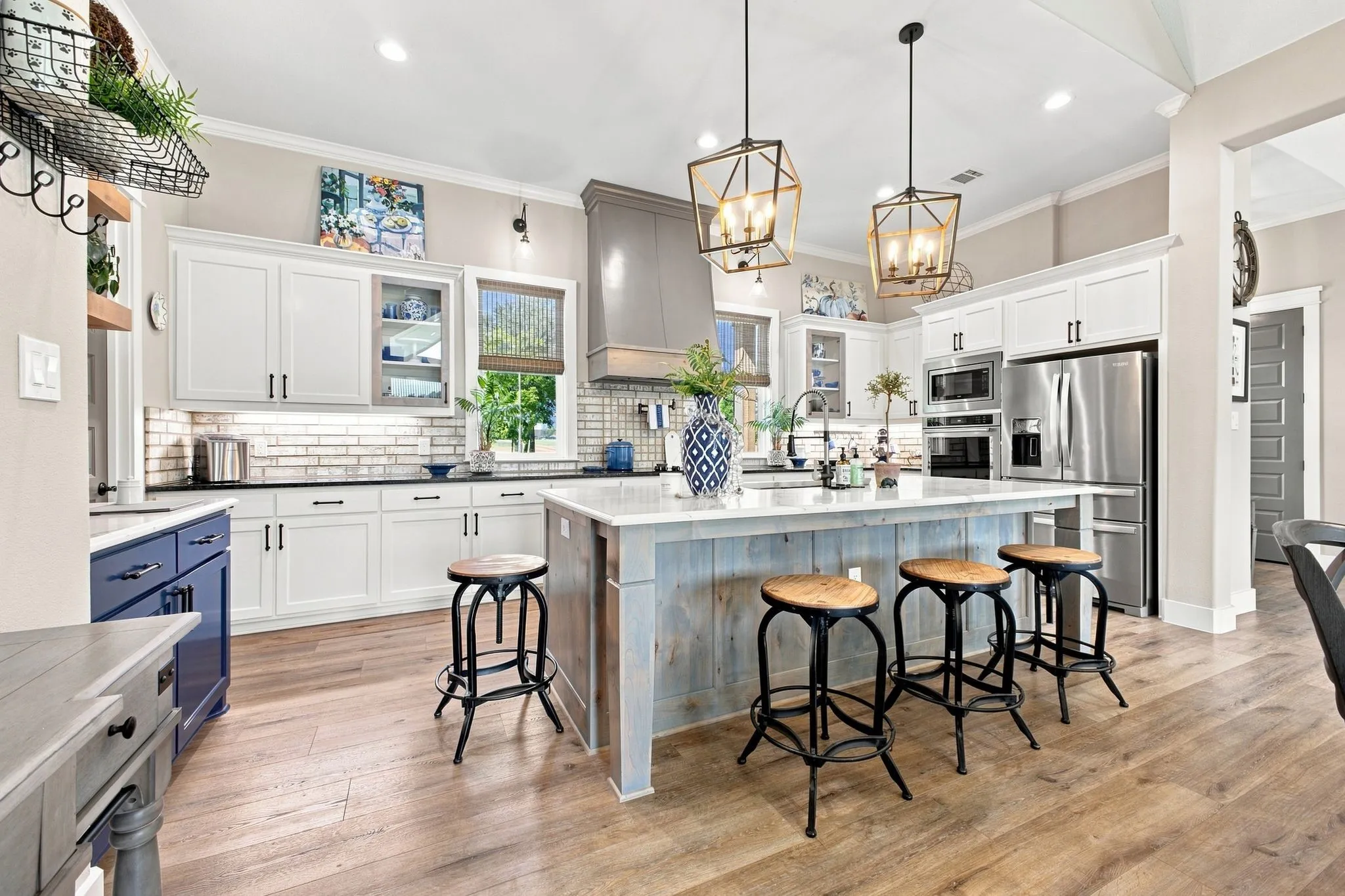 Single Family Residence For Sale in Navarro County , 215 Tonkawa Trail, Corsicana, Texas 75109, 3 Bedroom, 3 Bathroom, 3 Garage spaces, 2,609 Sqft, built in 2022, mls#21357723, Real Estate Agent in Corsicana, Homes For Sale in Navarro county, Homes For Sale in Corsicana, Realtor in Corsicana Texas, Real Estate Brokerage Independent Realty Texas, Luminita Cordes Realtor