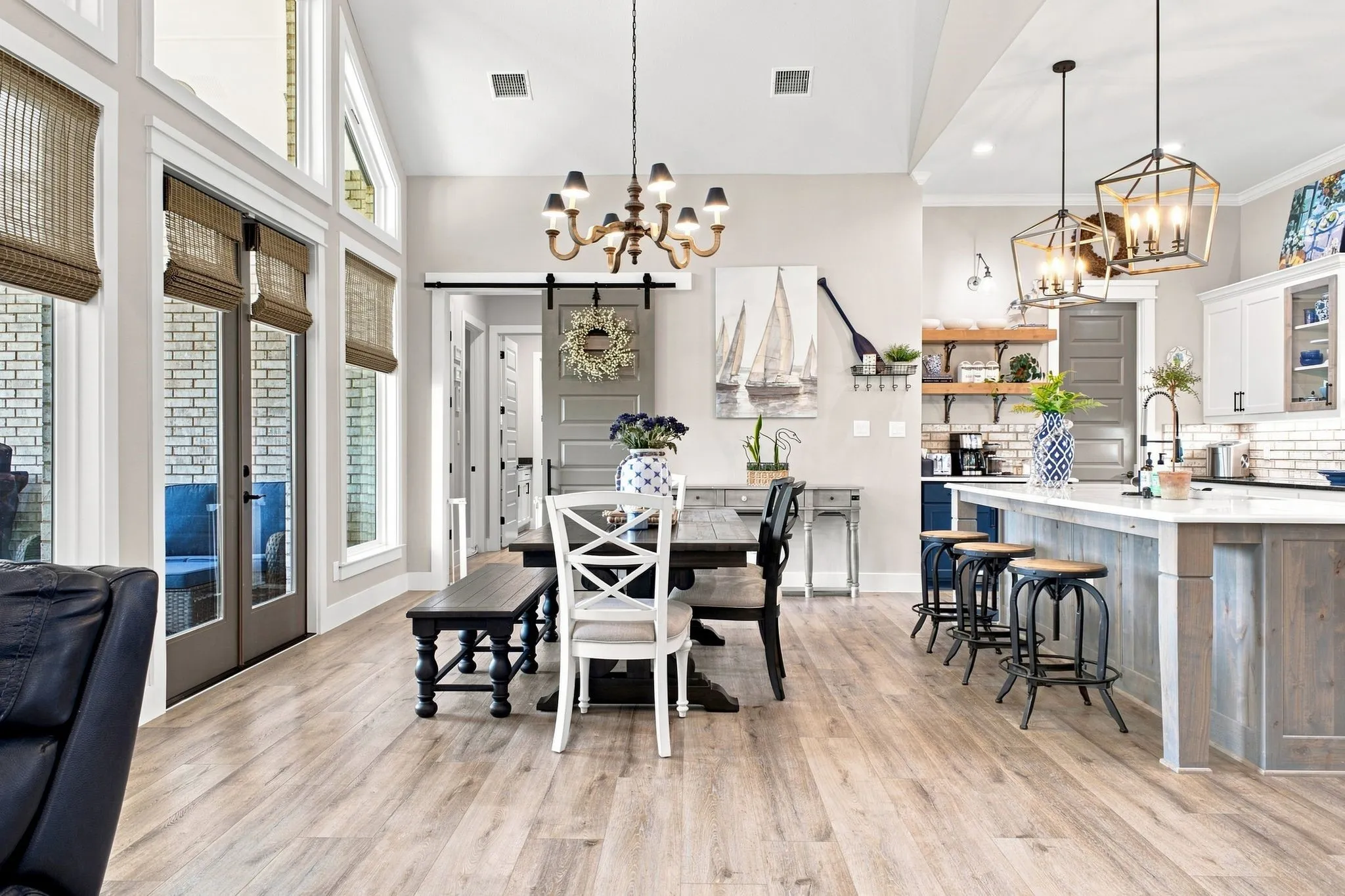 Single Family Residence For Sale in Navarro County , 215 Tonkawa Trail, Corsicana, Texas 75109, 3 Bedroom, 3 Bathroom, 3 Garage spaces, 2,609 Sqft, built in 2022, mls#21357723, Real Estate Agent in Corsicana, Homes For Sale in Navarro county, Homes For Sale in Corsicana, Realtor in Corsicana Texas, Real Estate Brokerage Independent Realty Texas, Luminita Cordes Realtor