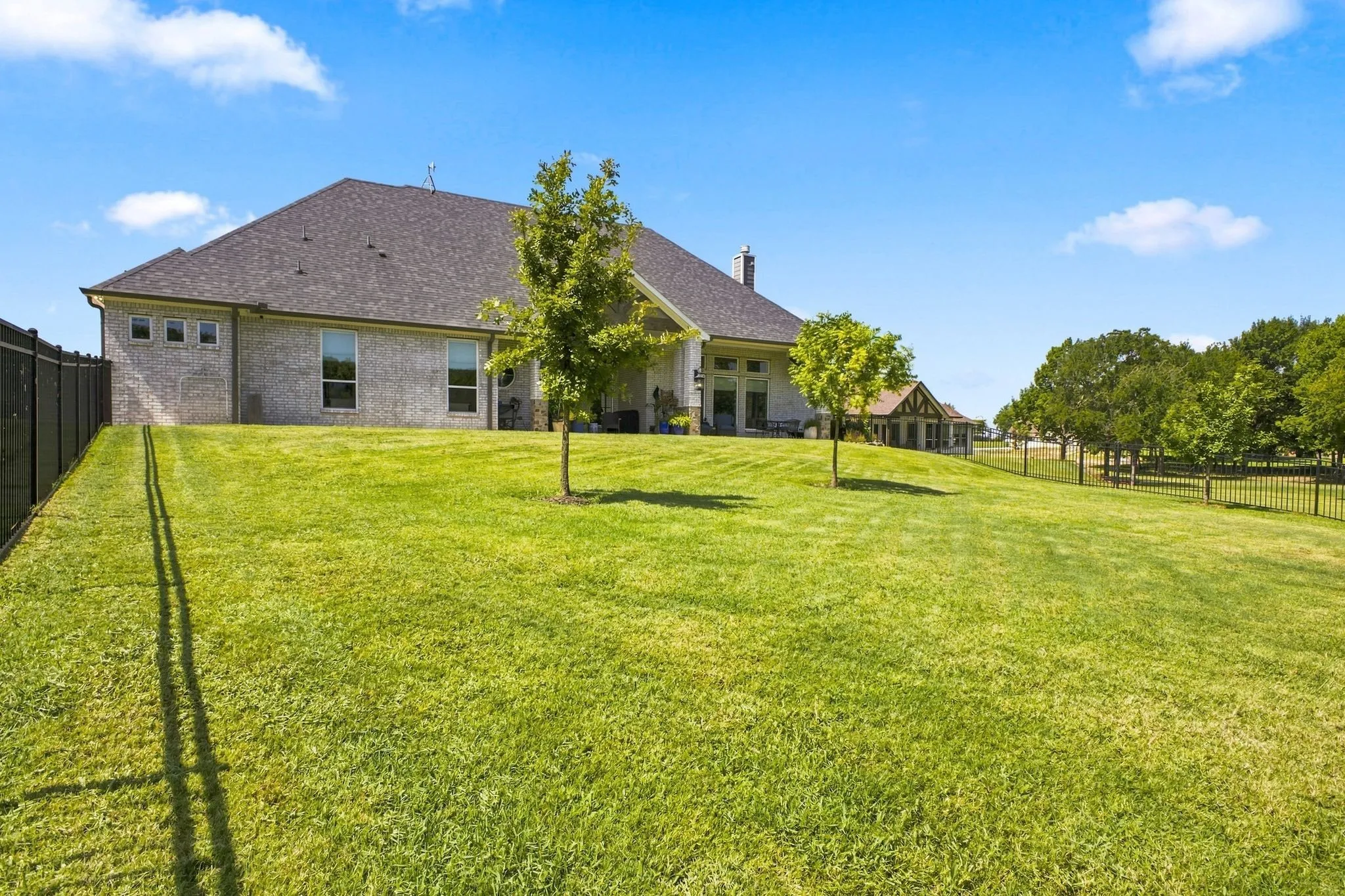 Single Family Residence For Sale in Navarro County , 215 Tonkawa Trail, Corsicana, Texas 75109, 3 Bedroom, 3 Bathroom, 3 Garage spaces, 2,609 Sqft, built in 2022, mls#21357723, Real Estate Agent in Corsicana, Homes For Sale in Navarro county, Homes For Sale in Corsicana, Realtor in Corsicana Texas, Real Estate Brokerage Independent Realty Texas, Luminita Cordes Realtor