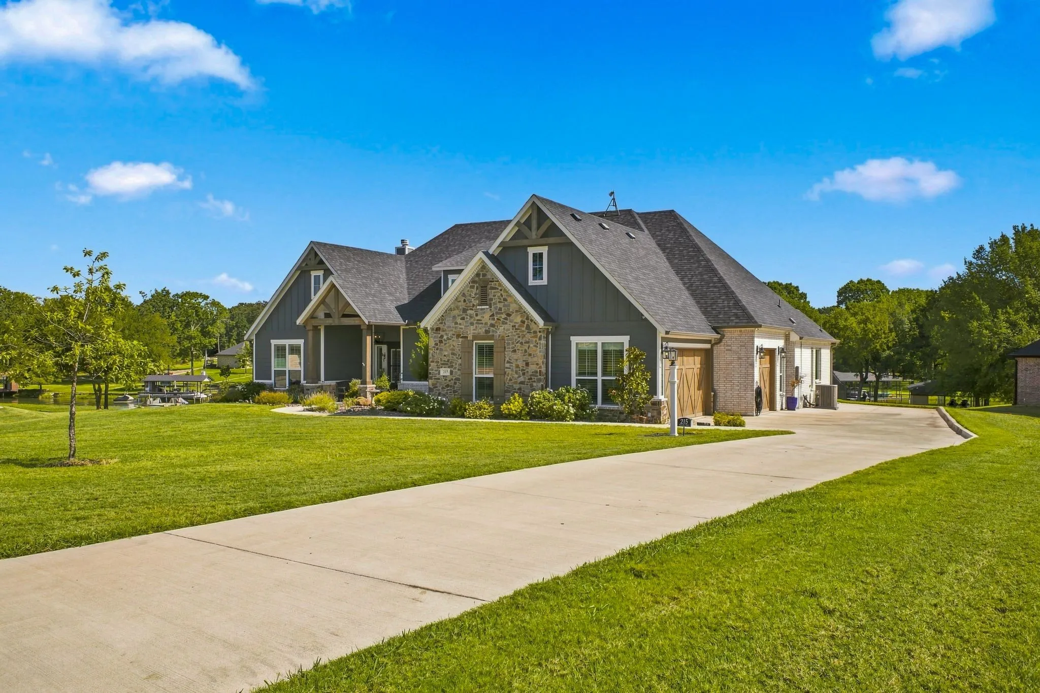 Single Family Residence For Sale in Navarro County , 215 Tonkawa Trail, Corsicana, Texas 75109, 3 Bedroom, 3 Bathroom, 3 Garage spaces, 2,609 Sqft, built in 2022, mls#21357723, Real Estate Agent in Corsicana, Homes For Sale in Navarro county, Homes For Sale in Corsicana, Realtor in Corsicana Texas, Real Estate Brokerage Independent Realty Texas, Luminita Cordes Realtor