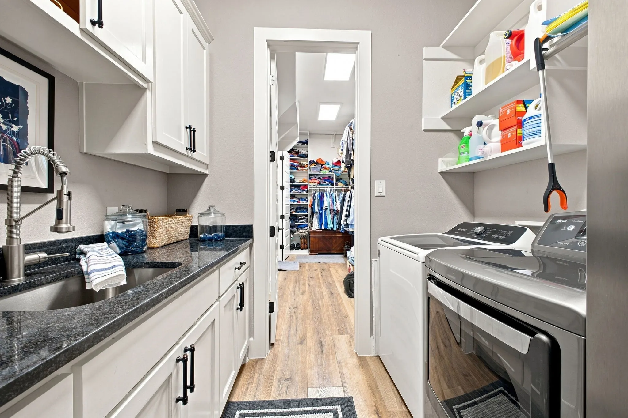Single Family Residence For Sale in Navarro County , 215 Tonkawa Trail, Corsicana, Texas 75109, 3 Bedroom, 3 Bathroom, 3 Garage spaces, 2,609 Sqft, built in 2022, mls#21357723, Real Estate Agent in Corsicana, Homes For Sale in Navarro county, Homes For Sale in Corsicana, Realtor in Corsicana Texas, Real Estate Brokerage Independent Realty Texas, Luminita Cordes Realtor
