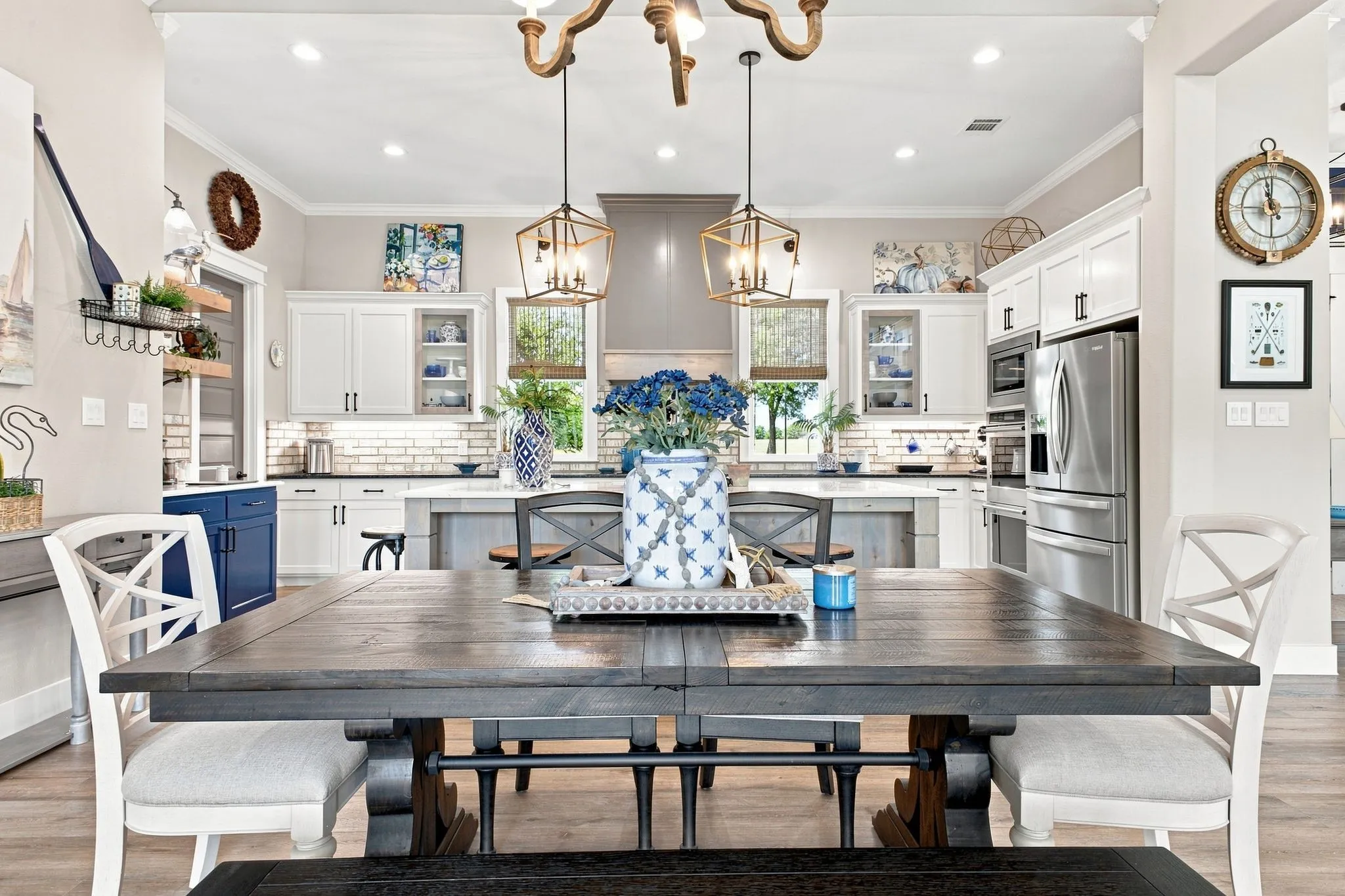 Single Family Residence For Sale in Navarro County , 215 Tonkawa Trail, Corsicana, Texas 75109, 3 Bedroom, 3 Bathroom, 3 Garage spaces, 2,609 Sqft, built in 2022, mls#21357723, Real Estate Agent in Corsicana, Homes For Sale in Navarro county, Homes For Sale in Corsicana, Realtor in Corsicana Texas, Real Estate Brokerage Independent Realty Texas, Luminita Cordes Realtor