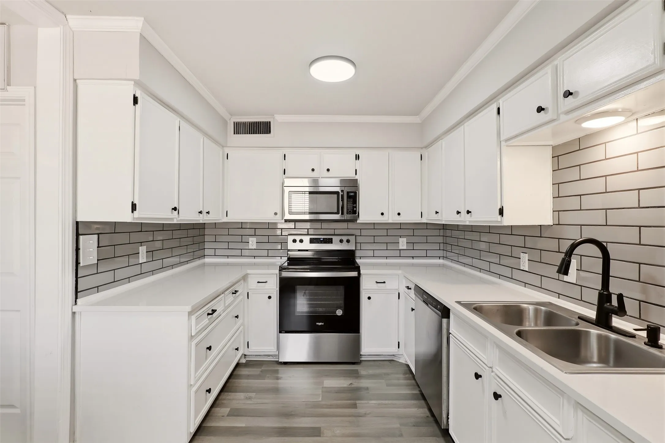 Condominium For Sale in Dallas County , 10526 Stone Canyon Road 201, Dallas, Texas 75230, 3 Bedroom, 2 Bathroom, Garage spaces, 1,406 Sqft, built in 1970, mls#21358222, Real Estate Agent in Dallas, Homes For Sale in Dallas county, Homes For Sale in Dallas, Realtor in Dallas Texas, Real Estate Brokerage Independent Realty Texas, Luminita Cordes Realtor