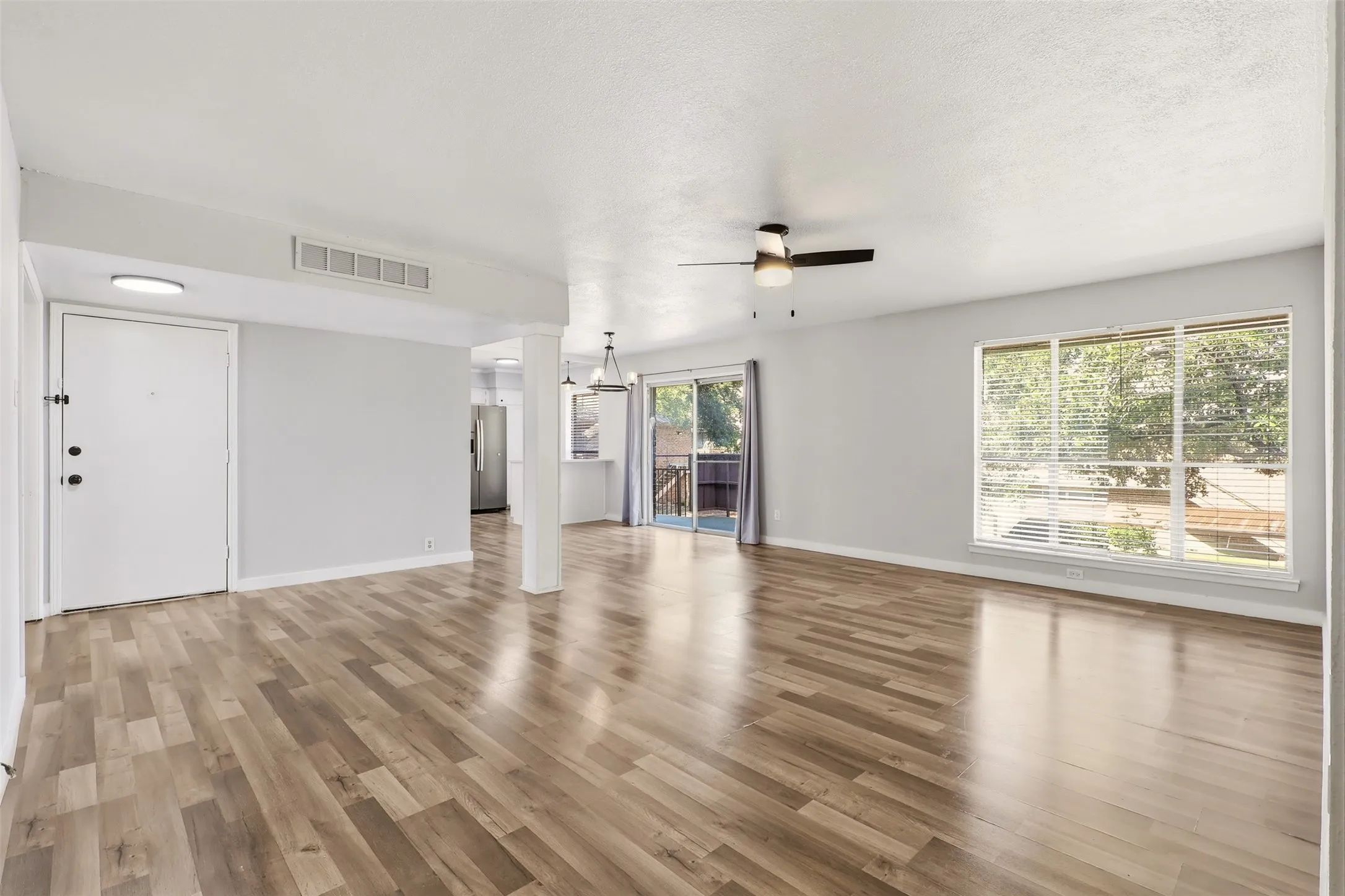 Condominium For Sale in Dallas County , 10526 Stone Canyon Road 201, Dallas, Texas 75230, 3 Bedroom, 2 Bathroom, Garage spaces, 1,406 Sqft, built in 1970, mls#21358222, Real Estate Agent in Dallas, Homes For Sale in Dallas county, Homes For Sale in Dallas, Realtor in Dallas Texas, Real Estate Brokerage Independent Realty Texas, Luminita Cordes Realtor