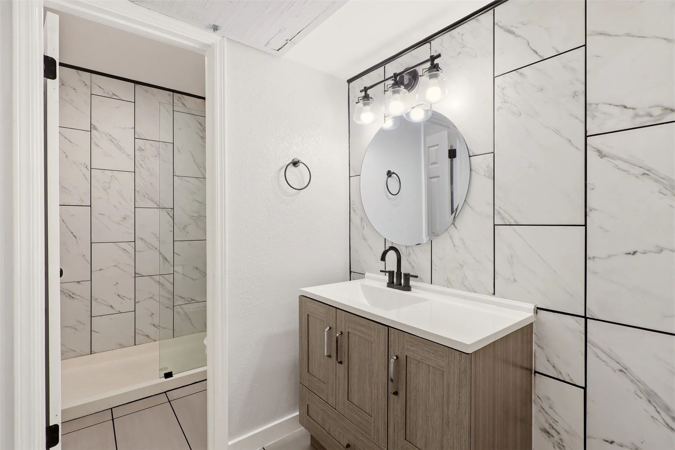 Condominium For Sale in Dallas County , 10526 Stone Canyon Road 201, Dallas, Texas 75230, 3 Bedroom, 2 Bathroom, Garage spaces, 1,406 Sqft, built in 1970, mls#21358222, Real Estate Agent in Dallas, Homes For Sale in Dallas county, Homes For Sale in Dallas, Realtor in Dallas Texas, Real Estate Brokerage Independent Realty Texas, Luminita Cordes Realtor