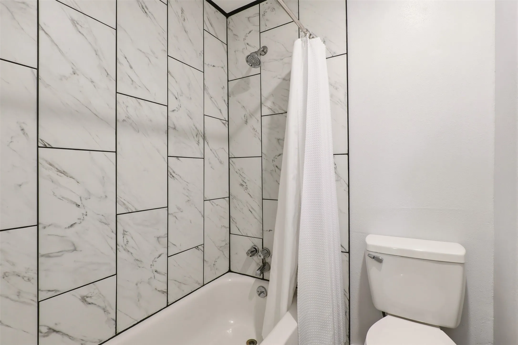 Condominium For Sale in Dallas County , 10526 Stone Canyon Road 201, Dallas, Texas 75230, 3 Bedroom, 2 Bathroom, Garage spaces, 1,406 Sqft, built in 1970, mls#21358222, Real Estate Agent in Dallas, Homes For Sale in Dallas county, Homes For Sale in Dallas, Realtor in Dallas Texas, Real Estate Brokerage Independent Realty Texas, Luminita Cordes Realtor