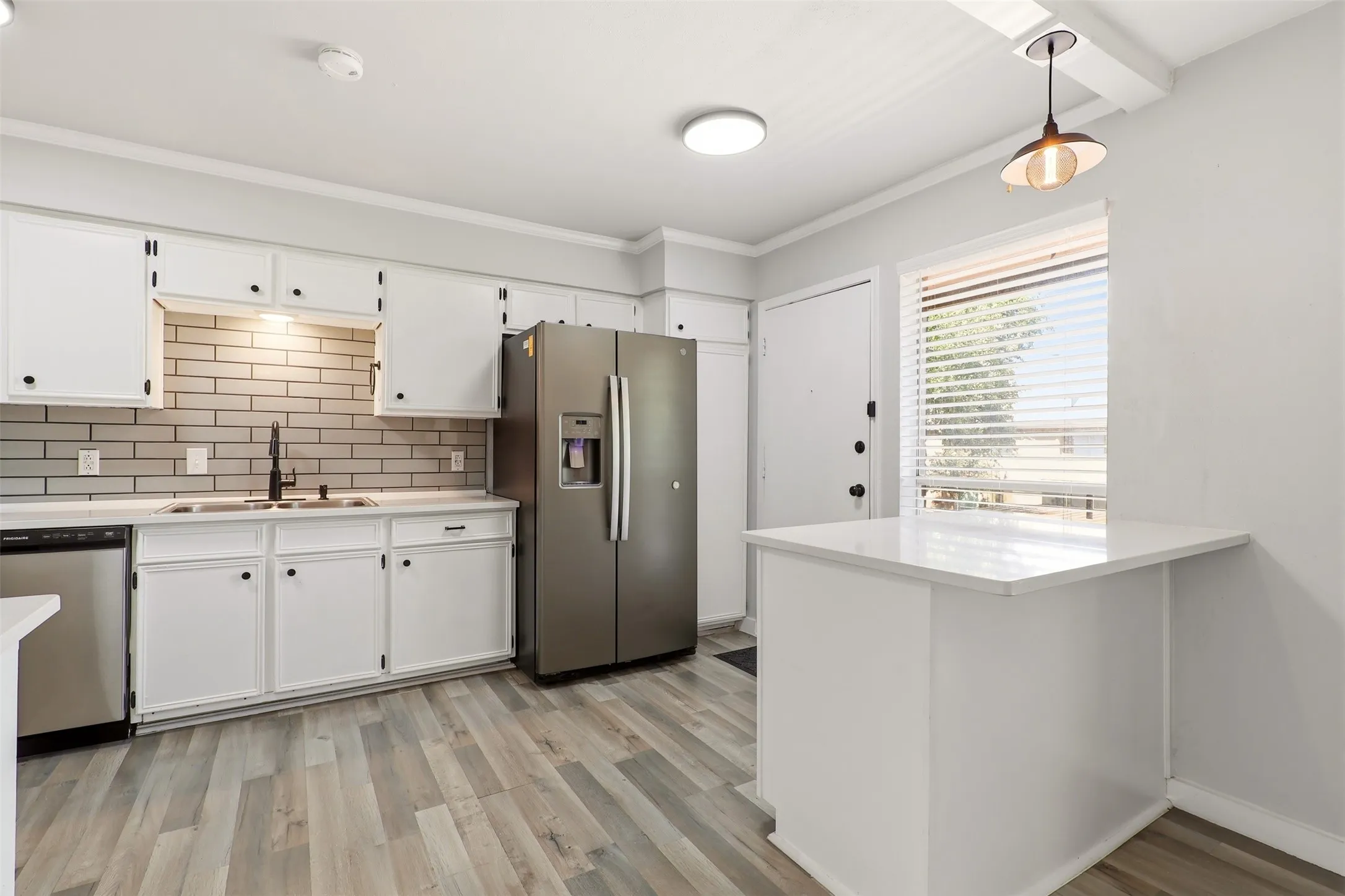Condominium For Sale in Dallas County , 10526 Stone Canyon Road 201, Dallas, Texas 75230, 3 Bedroom, 2 Bathroom, Garage spaces, 1,406 Sqft, built in 1970, mls#21358222, Real Estate Agent in Dallas, Homes For Sale in Dallas county, Homes For Sale in Dallas, Realtor in Dallas Texas, Real Estate Brokerage Independent Realty Texas, Luminita Cordes Realtor