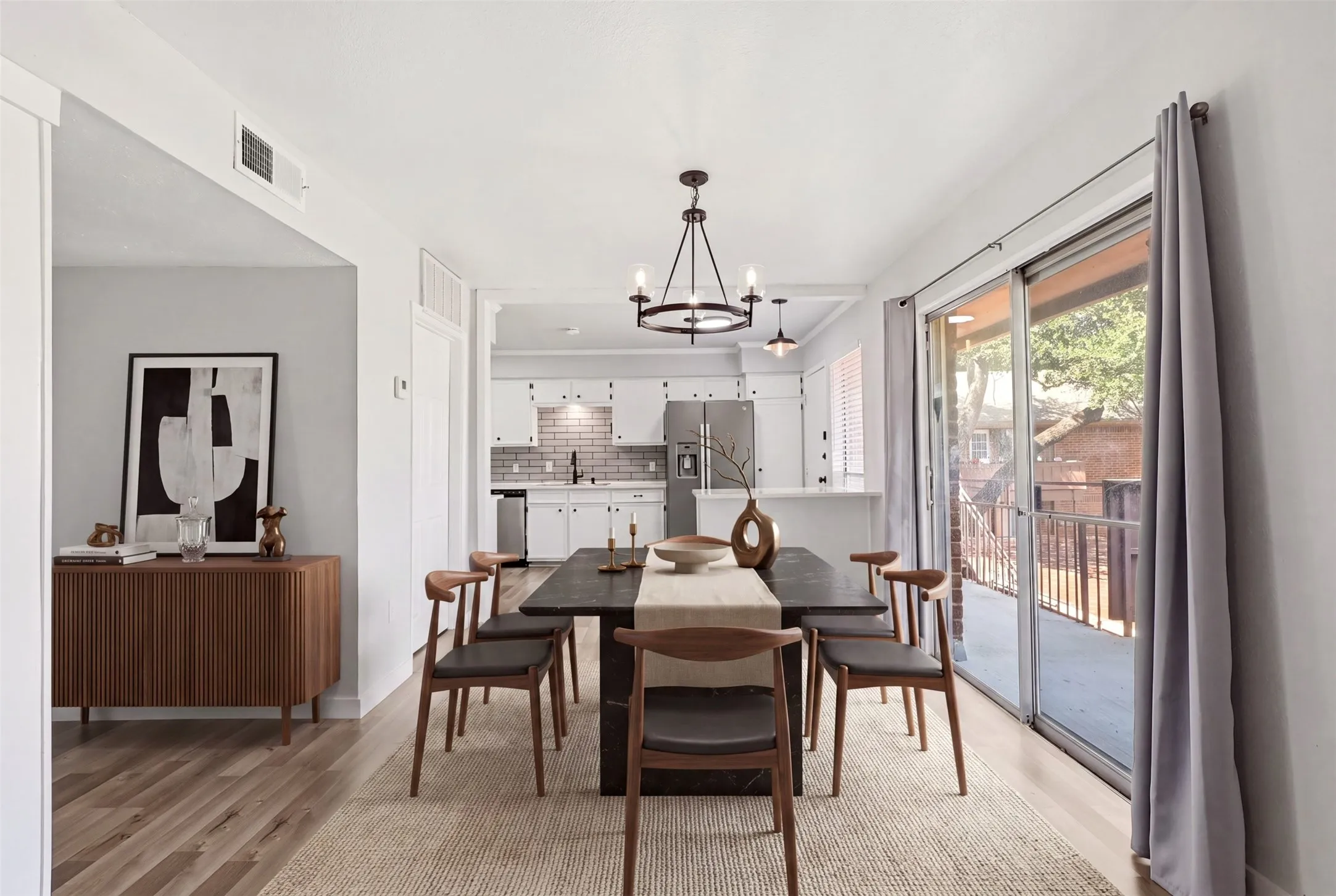 Condominium For Sale in Dallas County , 10526 Stone Canyon Road 201, Dallas, Texas 75230, 3 Bedroom, 2 Bathroom, Garage spaces, 1,406 Sqft, built in 1970, mls#21358222, Real Estate Agent in Dallas, Homes For Sale in Dallas county, Homes For Sale in Dallas, Realtor in Dallas Texas, Real Estate Brokerage Independent Realty Texas, Luminita Cordes Realtor