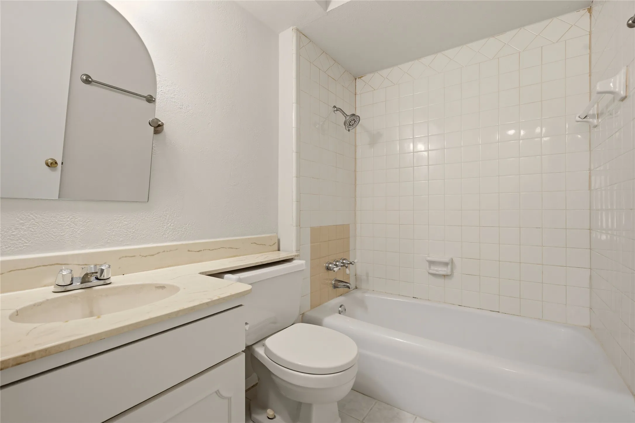 Single Family Residence For Sale in Dallas County , 2015 Inverness Drive, Carrollton, Texas 75007, 3 Bedroom, 2 Bathroom, 2 Garage spaces, 1,330 Sqft, built in 1969, mls#21356154, Real Estate Agent in Carrollton, Homes For Sale in Dallas county, Homes For Sale in Carrollton, Realtor in Carrollton Texas, Real Estate Brokerage Independent Realty Texas, Luminita Cordes Realtor