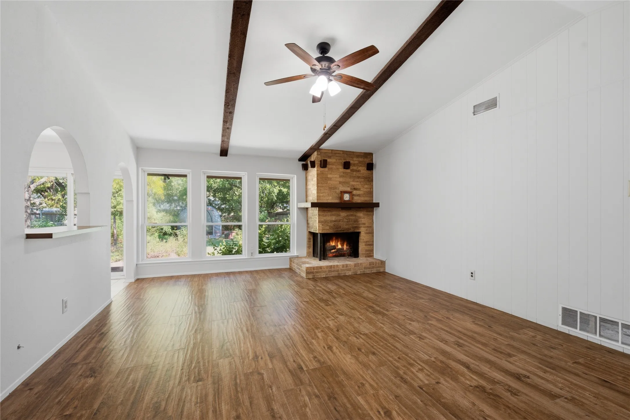 Single Family Residence For Sale in Dallas County , 2015 Inverness Drive, Carrollton, Texas 75007, 3 Bedroom, 2 Bathroom, 2 Garage spaces, 1,330 Sqft, built in 1969, mls#21356154, Real Estate Agent in Carrollton, Homes For Sale in Dallas county, Homes For Sale in Carrollton, Realtor in Carrollton Texas, Real Estate Brokerage Independent Realty Texas, Luminita Cordes Realtor