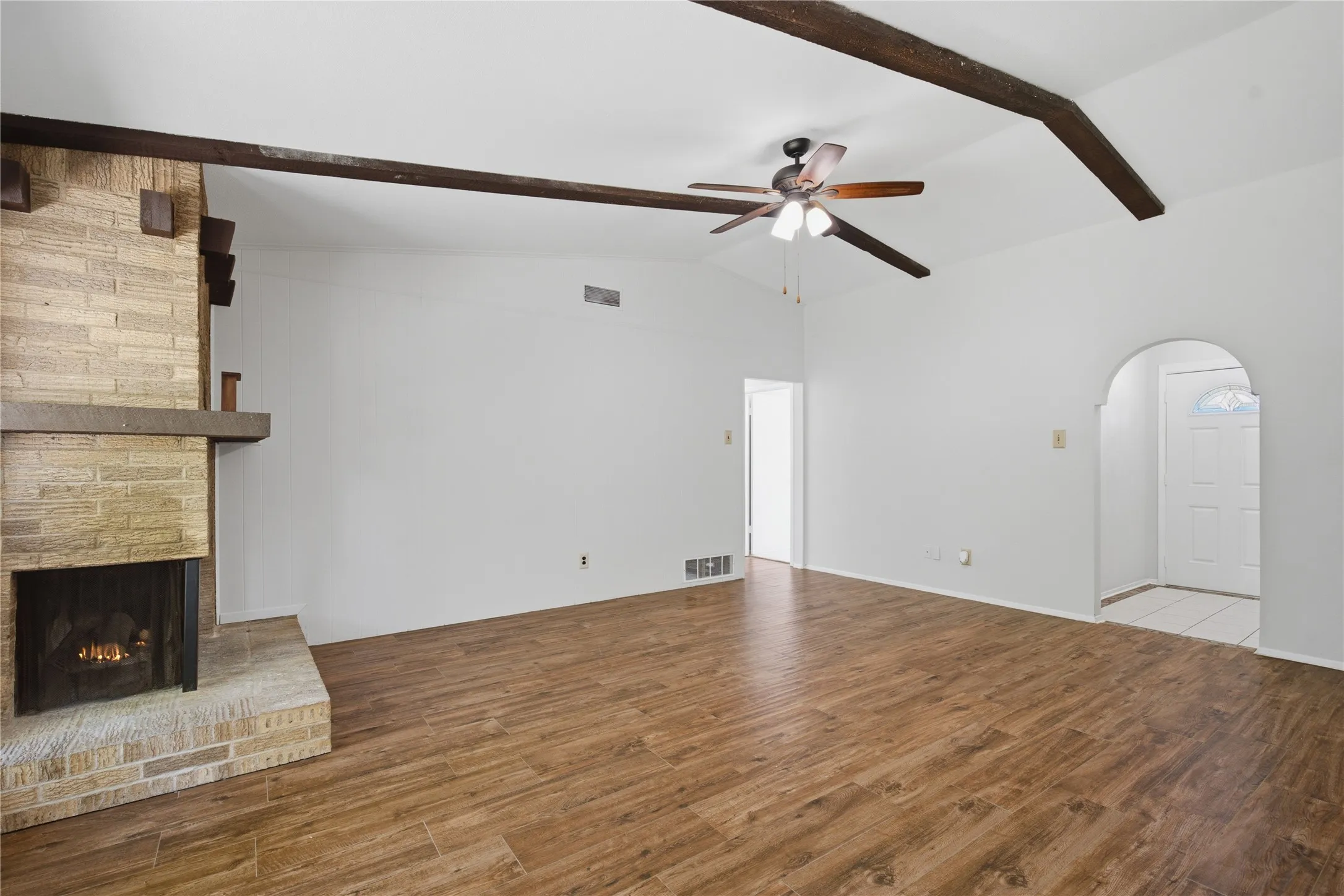 Single Family Residence For Sale in Dallas County , 2015 Inverness Drive, Carrollton, Texas 75007, 3 Bedroom, 2 Bathroom, 2 Garage spaces, 1,330 Sqft, built in 1969, mls#21356154, Real Estate Agent in Carrollton, Homes For Sale in Dallas county, Homes For Sale in Carrollton, Realtor in Carrollton Texas, Real Estate Brokerage Independent Realty Texas, Luminita Cordes Realtor