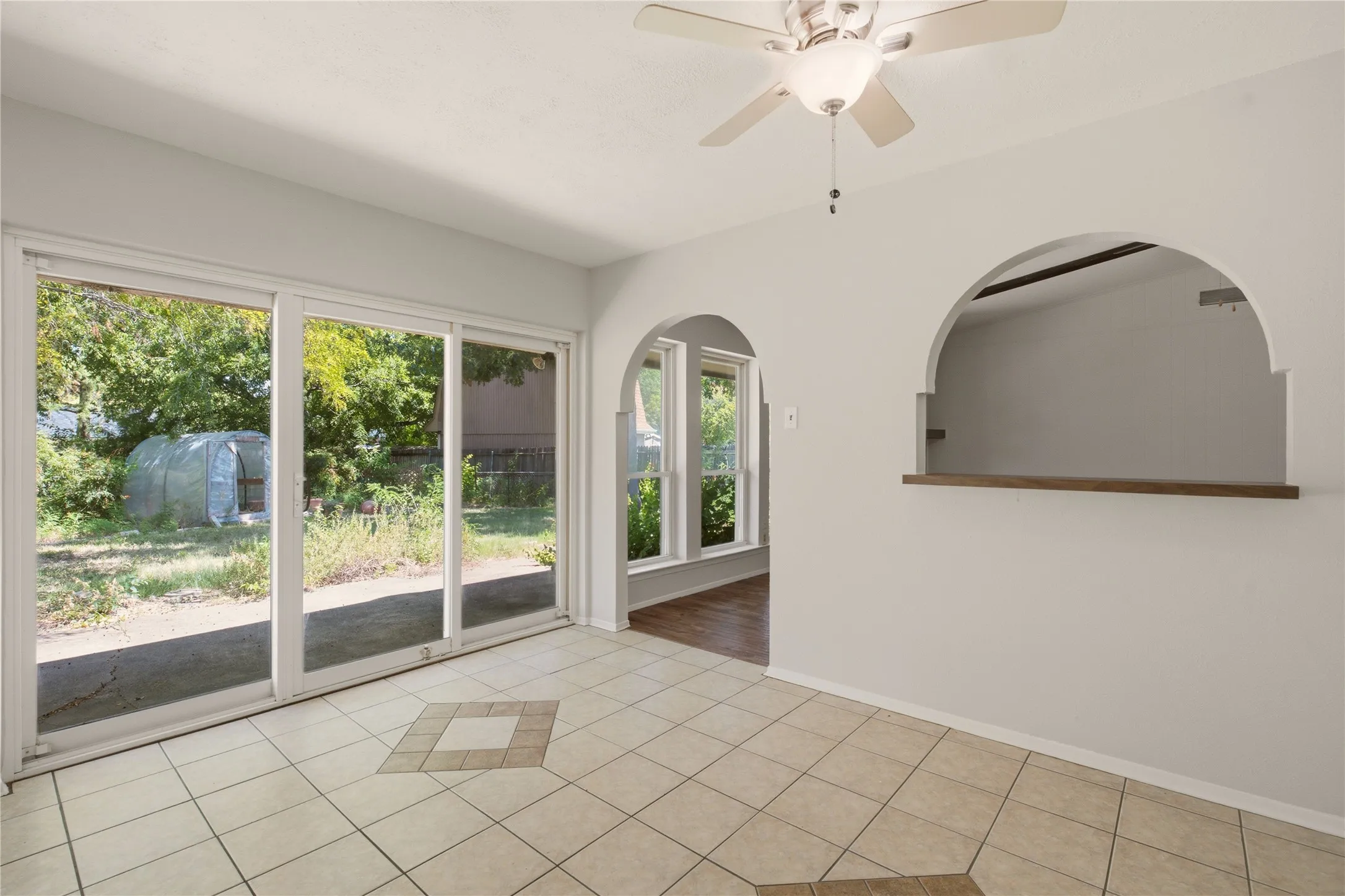 Single Family Residence For Sale in Dallas County , 2015 Inverness Drive, Carrollton, Texas 75007, 3 Bedroom, 2 Bathroom, 2 Garage spaces, 1,330 Sqft, built in 1969, mls#21356154, Real Estate Agent in Carrollton, Homes For Sale in Dallas county, Homes For Sale in Carrollton, Realtor in Carrollton Texas, Real Estate Brokerage Independent Realty Texas, Luminita Cordes Realtor
