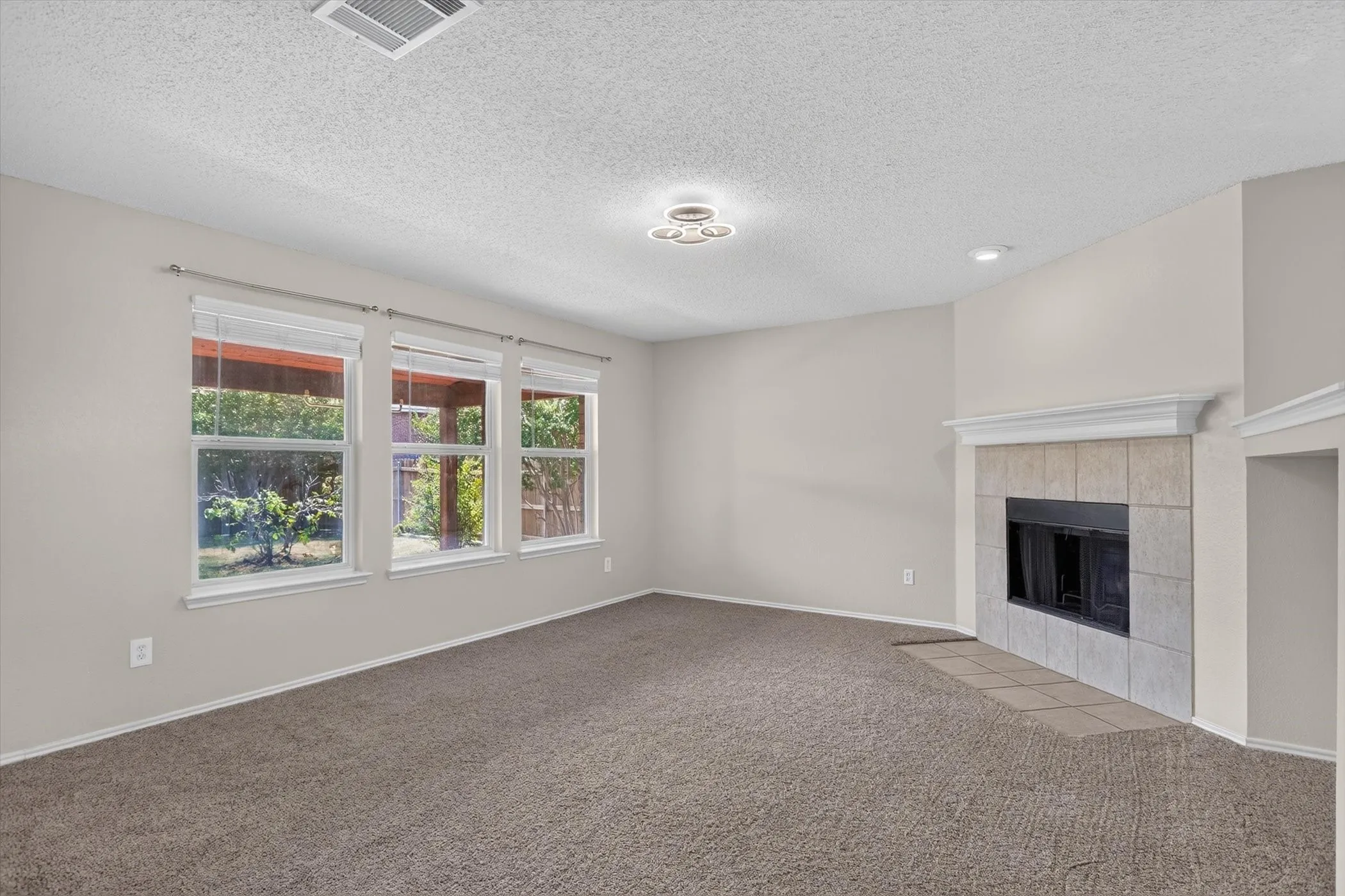 Single Family Residence For Sale in Tarrant County , 2427 Arroyo Springs Drive, Grand Prairie, Texas 75052, 3 Bedroom, 3 Bathroom, 2 Garage spaces, 2,437 Sqft, built in 2004, Price $359,999, mls#21358240, Real Estate Agent in Grand Prairie, Homes For Sale in Tarrant county, Homes For Sale in Grand Prairie, Realtor in Grand Prairie Texas, Real Estate Brokerage Independent Realty Texas, Luminita Cordes Realtor