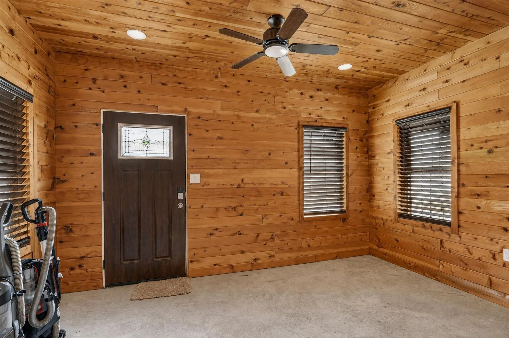 Single Family Residence For Sale in Tarrant County , 2427 Arroyo Springs Drive, Grand Prairie, Texas 75052, 3 Bedroom, 3 Bathroom, 2 Garage spaces, 2,437 Sqft, built in 2004, Price $359,999, mls#21358240, Real Estate Agent in Grand Prairie, Homes For Sale in Tarrant county, Homes For Sale in Grand Prairie, Realtor in Grand Prairie Texas, Real Estate Brokerage Independent Realty Texas, Luminita Cordes Realtor