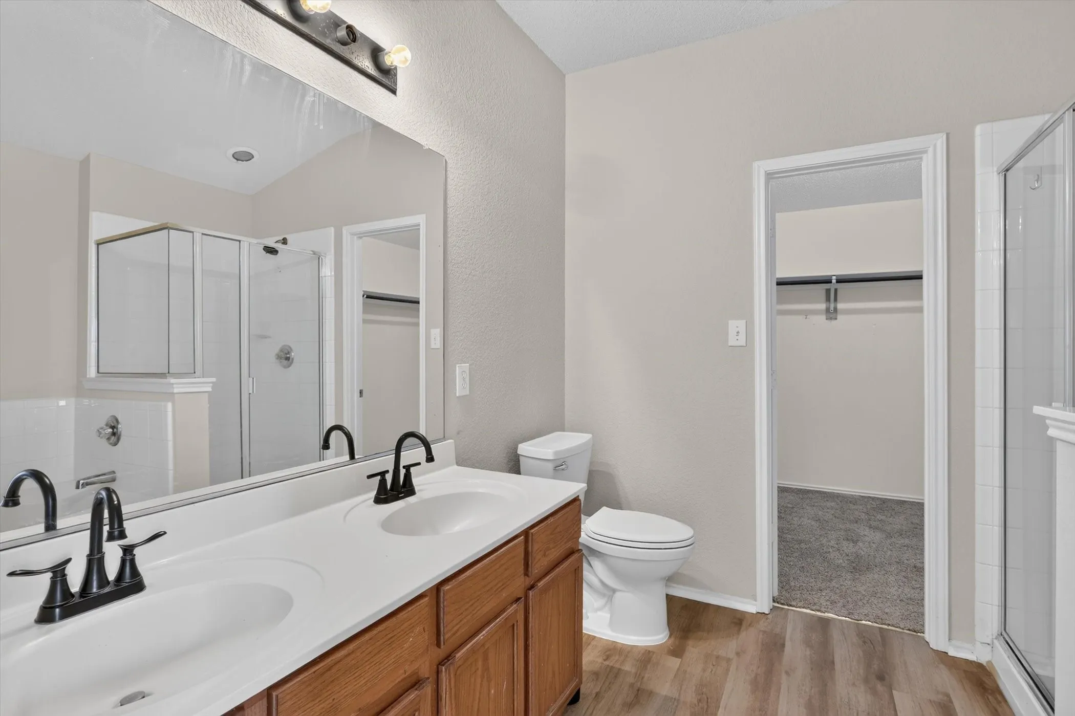 Single Family Residence For Sale in Tarrant County , 2427 Arroyo Springs Drive, Grand Prairie, Texas 75052, 3 Bedroom, 3 Bathroom, 2 Garage spaces, 2,437 Sqft, built in 2004, Price $359,999, mls#21358240, Real Estate Agent in Grand Prairie, Homes For Sale in Tarrant county, Homes For Sale in Grand Prairie, Realtor in Grand Prairie Texas, Real Estate Brokerage Independent Realty Texas, Luminita Cordes Realtor