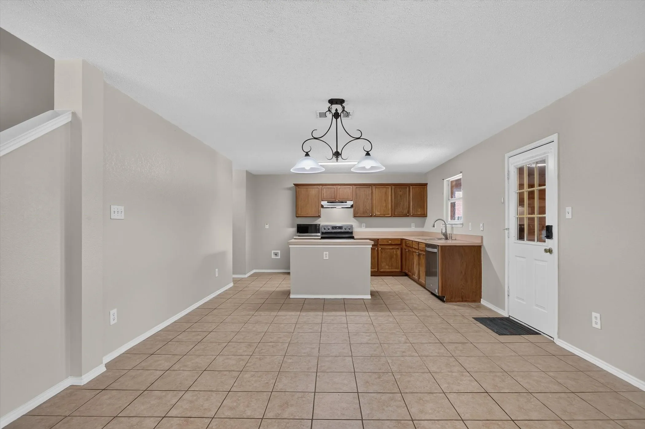 Single Family Residence For Sale in Tarrant County , 2427 Arroyo Springs Drive, Grand Prairie, Texas 75052, 3 Bedroom, 3 Bathroom, 2 Garage spaces, 2,437 Sqft, built in 2004, Price $359,999, mls#21358240, Real Estate Agent in Grand Prairie, Homes For Sale in Tarrant county, Homes For Sale in Grand Prairie, Realtor in Grand Prairie Texas, Real Estate Brokerage Independent Realty Texas, Luminita Cordes Realtor