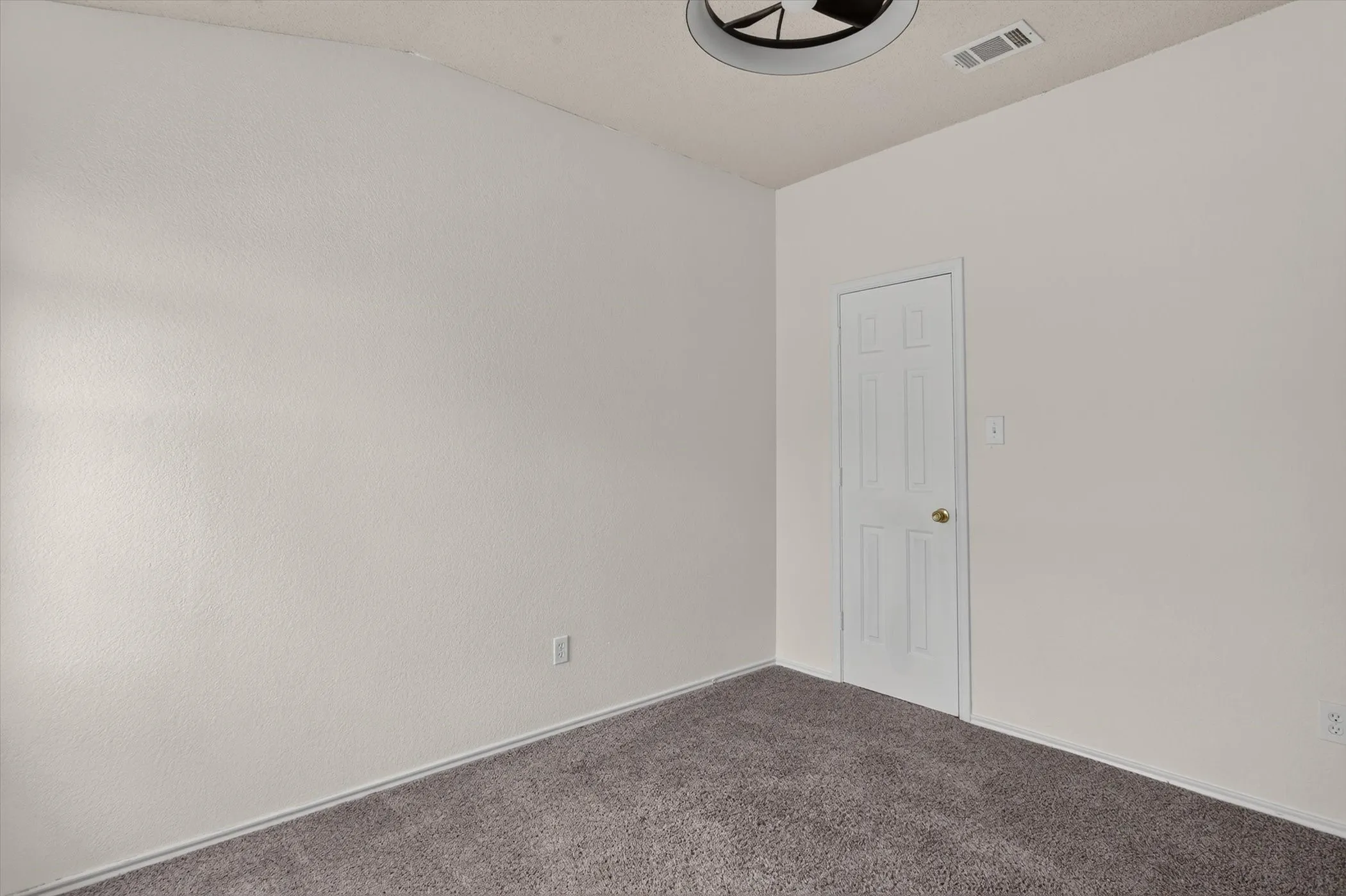 Single Family Residence For Sale in Tarrant County , 2427 Arroyo Springs Drive, Grand Prairie, Texas 75052, 3 Bedroom, 3 Bathroom, 2 Garage spaces, 2,437 Sqft, built in 2004, Price $359,999, mls#21358240, Real Estate Agent in Grand Prairie, Homes For Sale in Tarrant county, Homes For Sale in Grand Prairie, Realtor in Grand Prairie Texas, Real Estate Brokerage Independent Realty Texas, Luminita Cordes Realtor