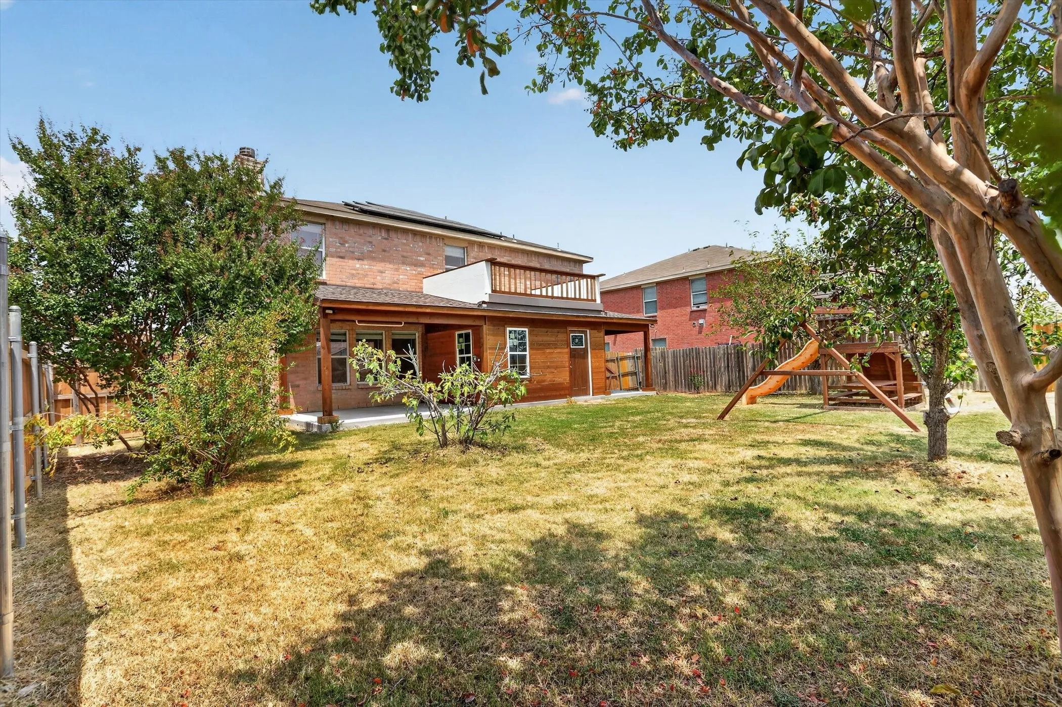 Single Family Residence For Sale in Tarrant County , 2427 Arroyo Springs Drive, Grand Prairie, Texas 75052, 3 Bedroom, 3 Bathroom, 2 Garage spaces, 2,437 Sqft, built in 2004, Price $359,999, mls#21358240, Real Estate Agent in Grand Prairie, Homes For Sale in Tarrant county, Homes For Sale in Grand Prairie, Realtor in Grand Prairie Texas, Real Estate Brokerage Independent Realty Texas, Luminita Cordes Realtor